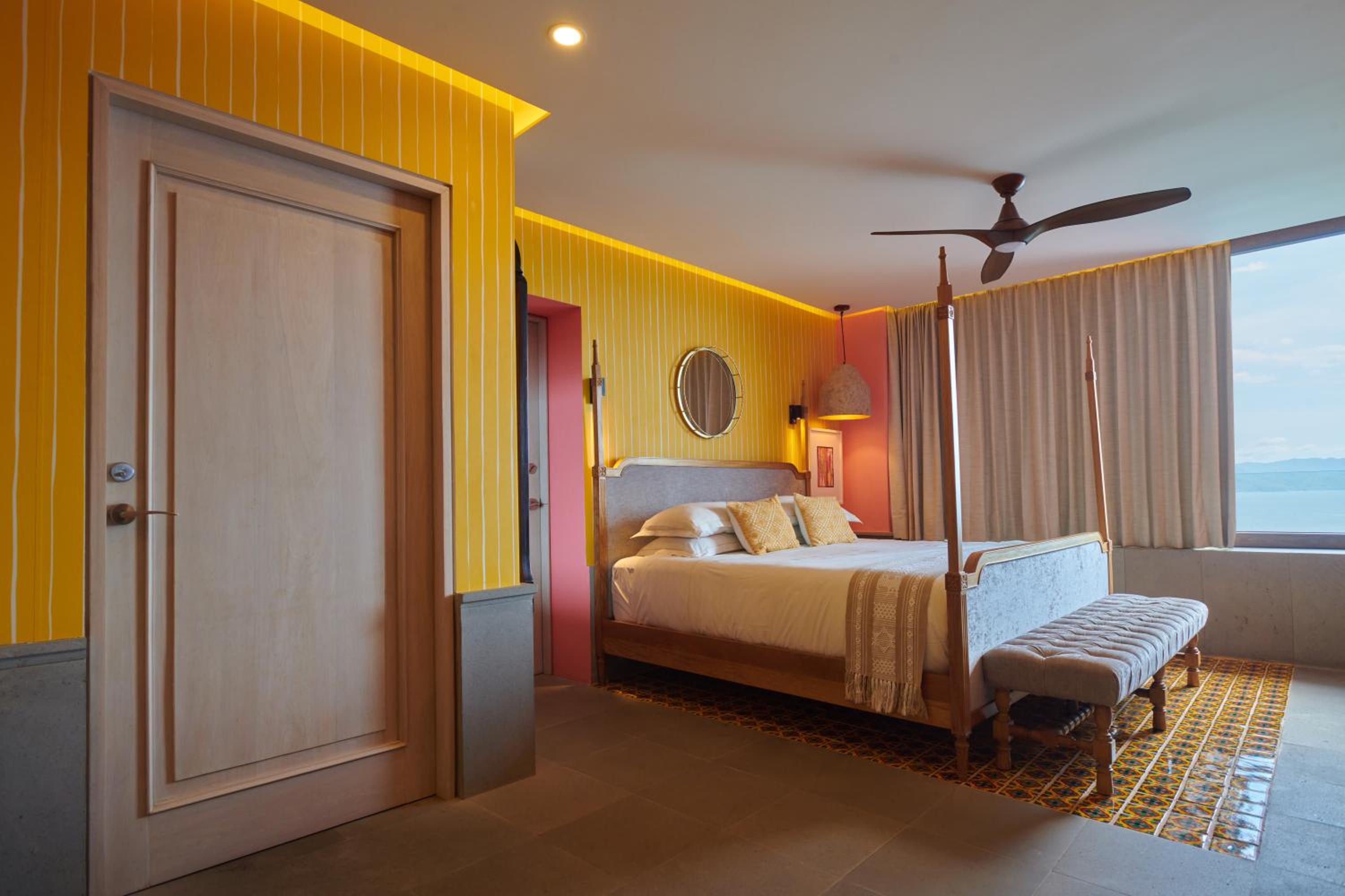 Deluxe Suite - Photo 8