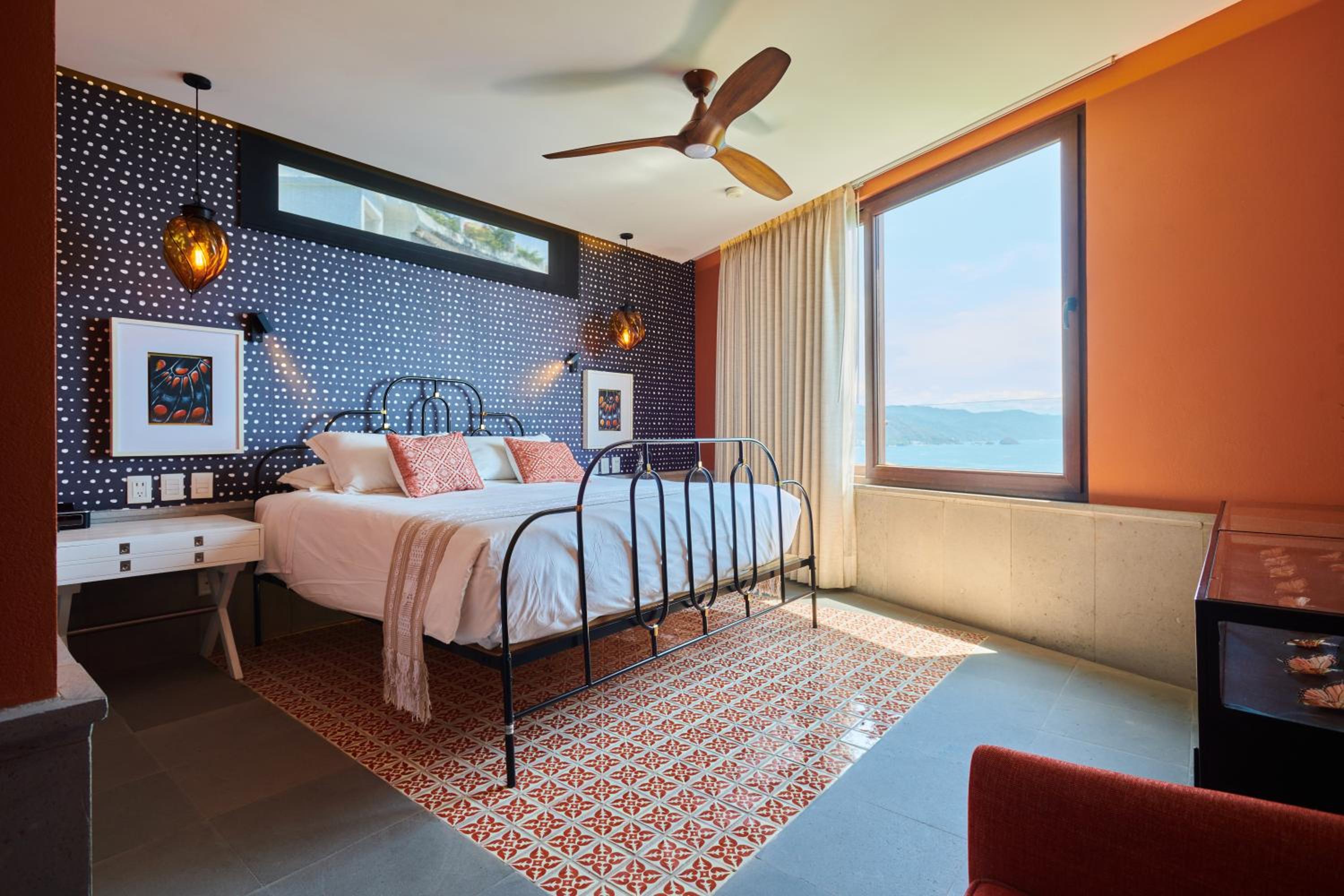 Deluxe Suite - Photo 2