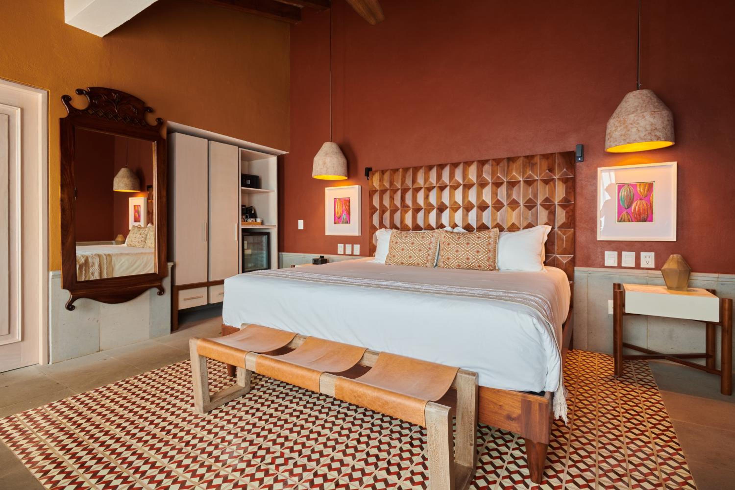 Deluxe Suite with Sea View - Photo 13