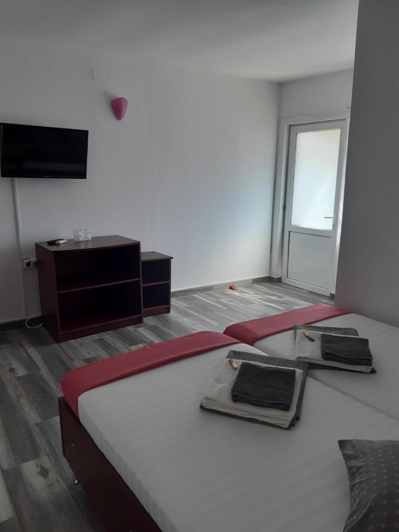 Twin Room - Photo 1