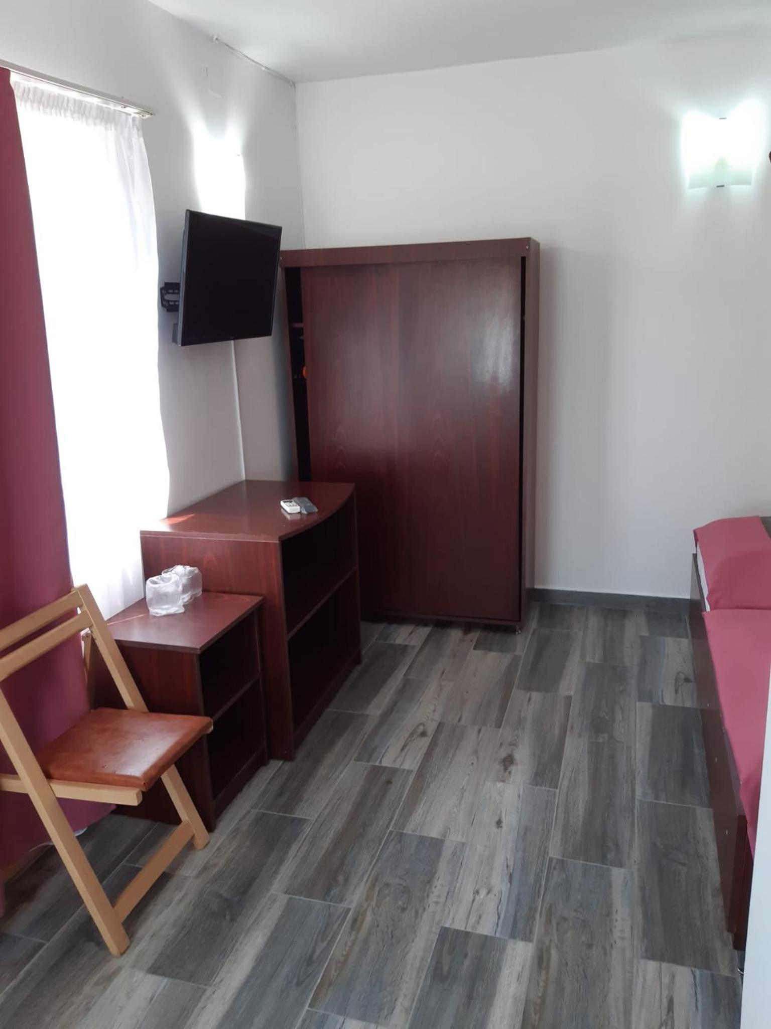 Twin Room - Photo 4