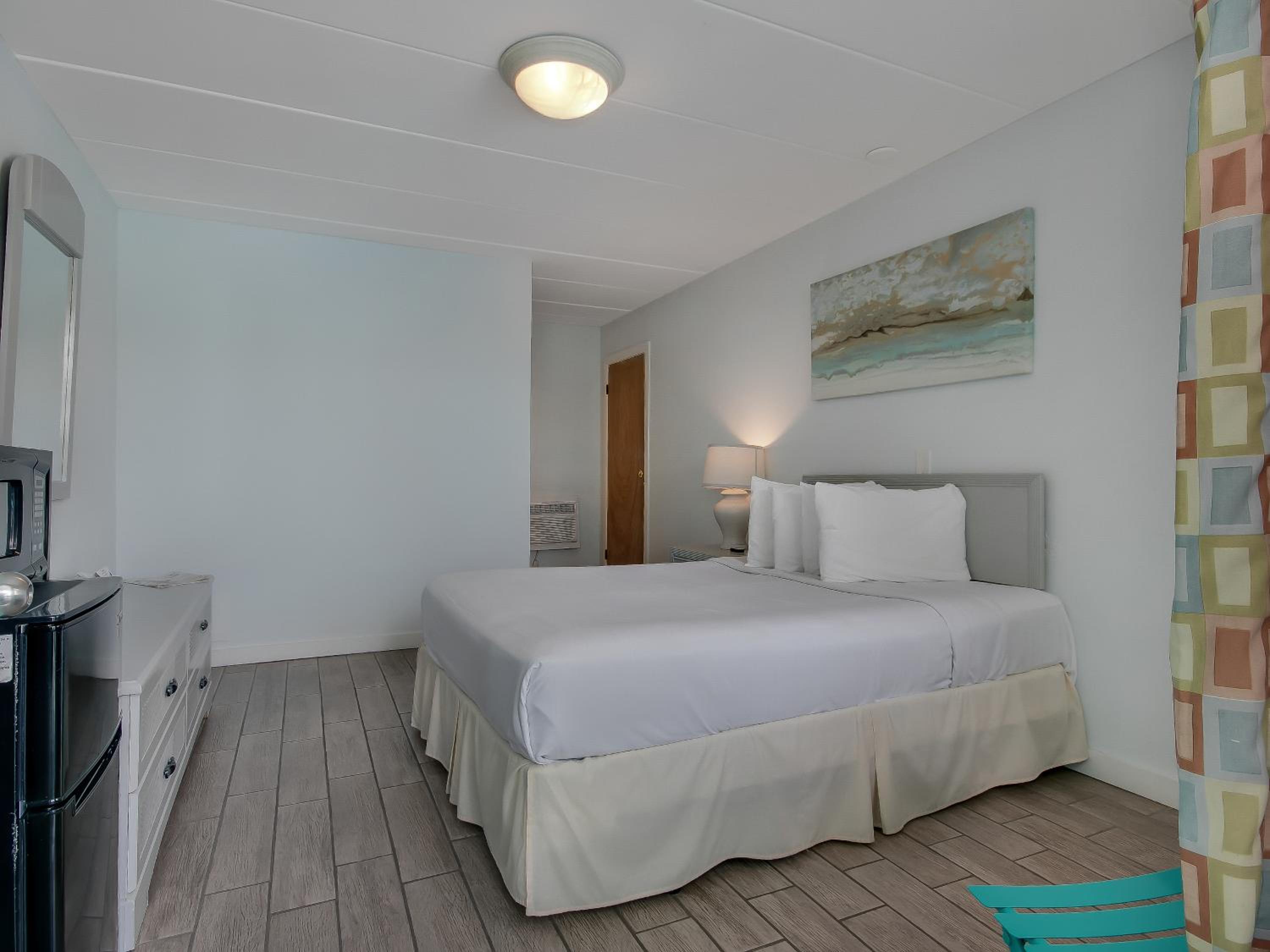 Single Queen Room