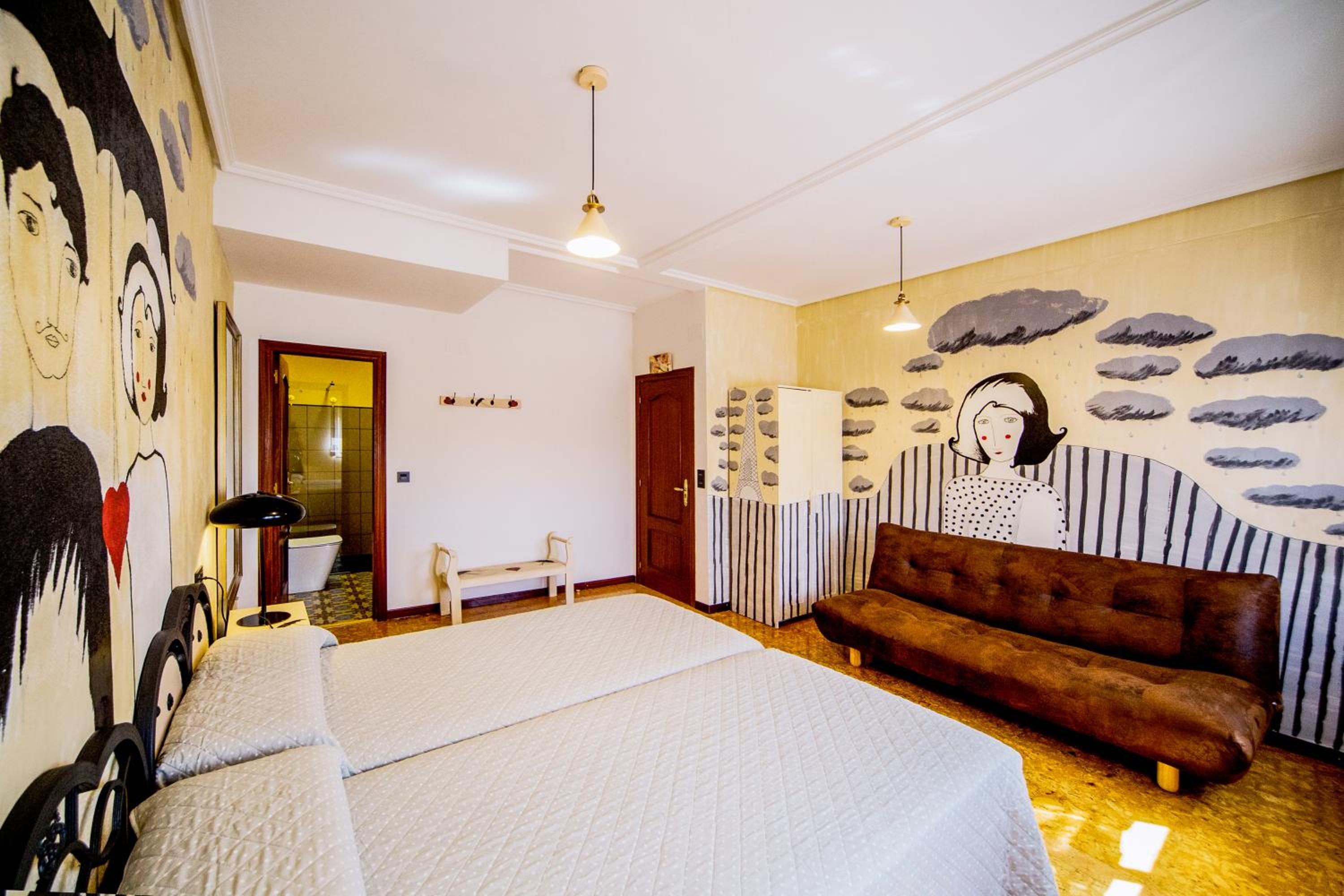 Triple Room with Private Bathroom - Photo 3