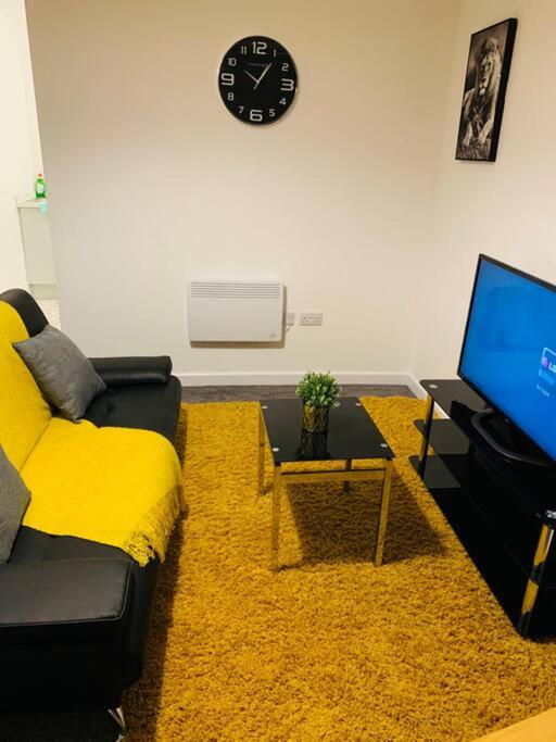 One-Bedroom Apartment photo 2