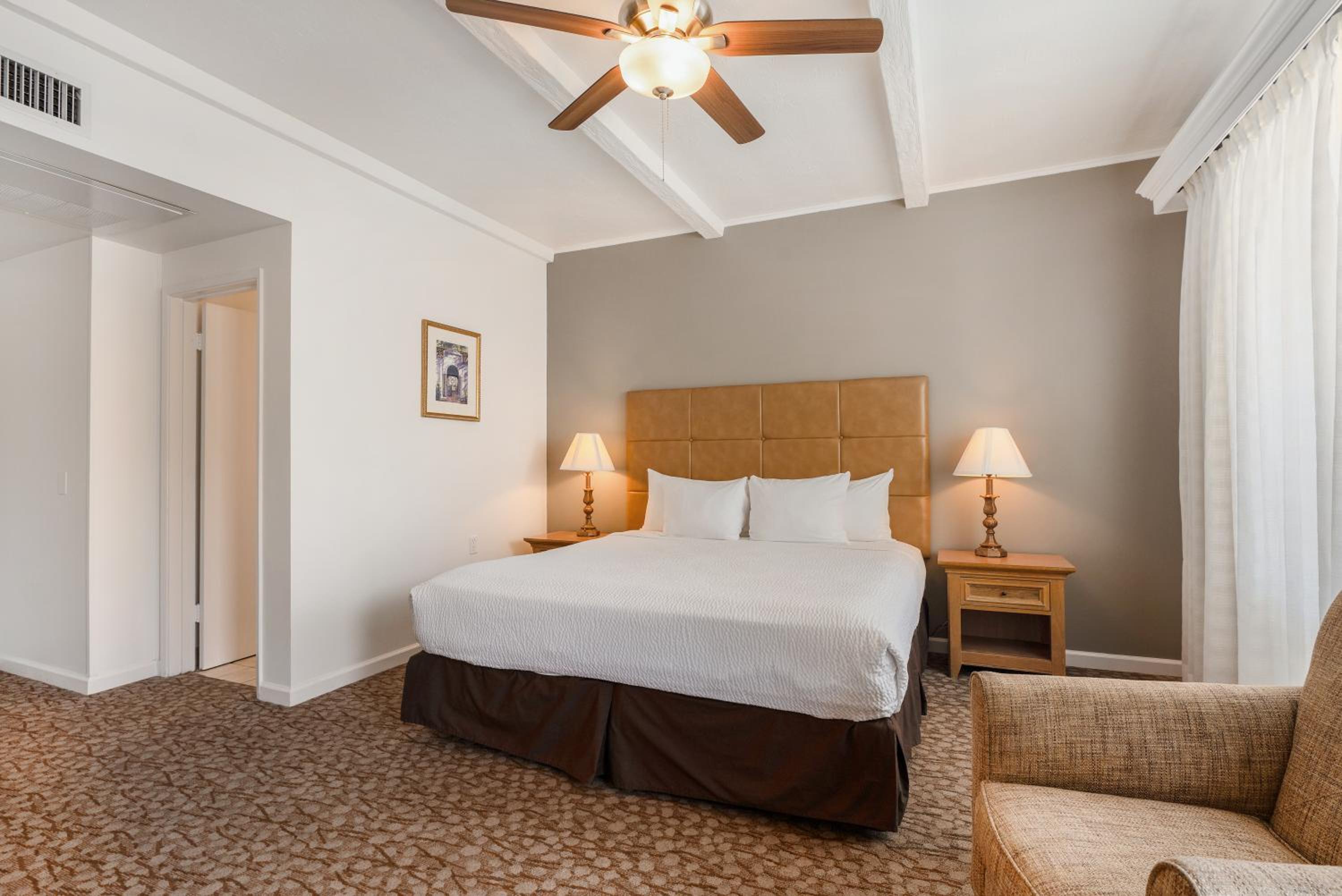 King Room - Non Smoking - Photo 12