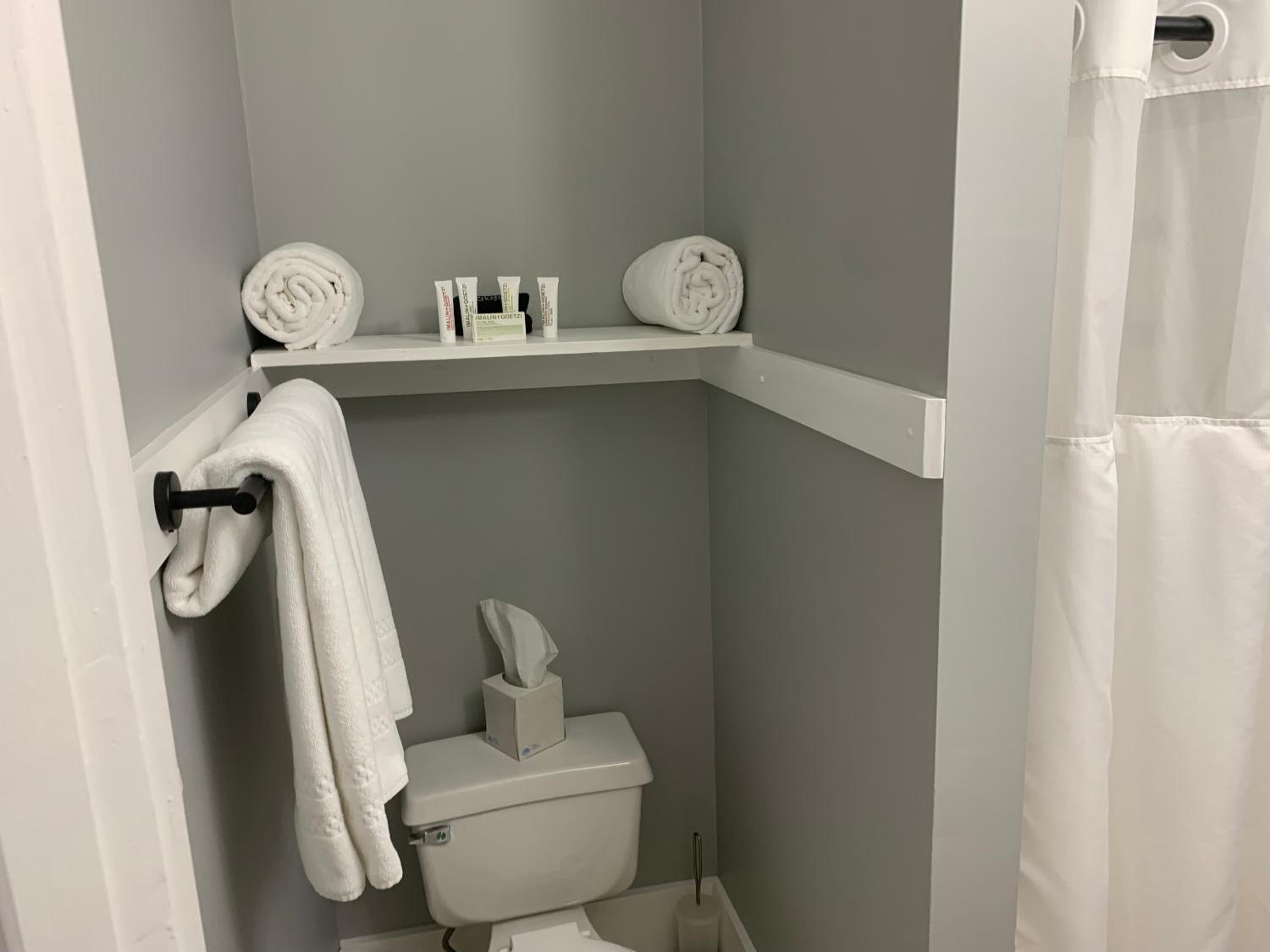 Standard Queen Room