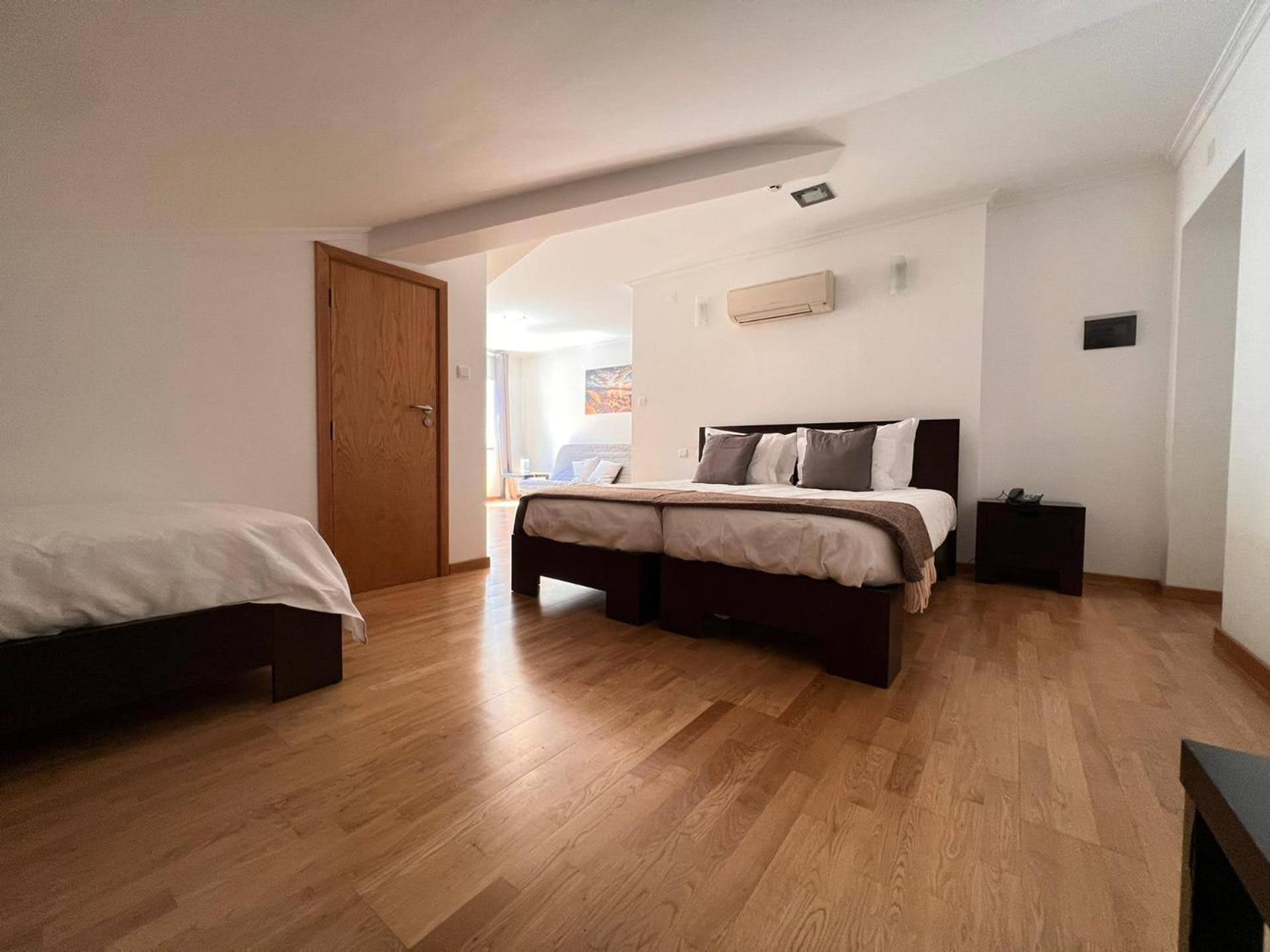 Family Room - Disability Access - Photo 2