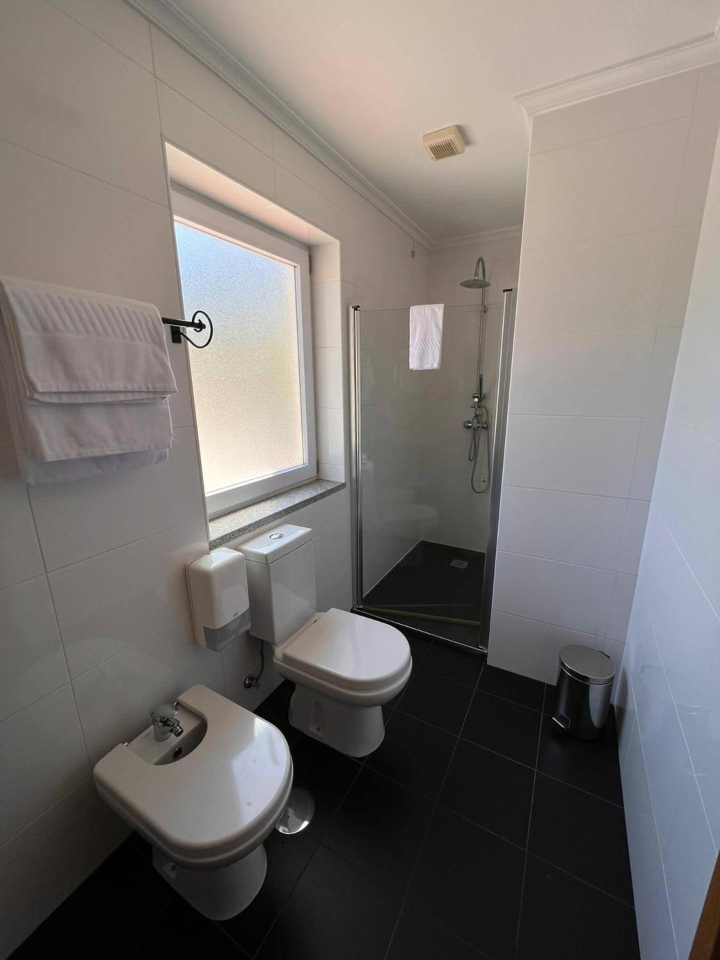 Double or Twin Room with Balcony - Photo 2