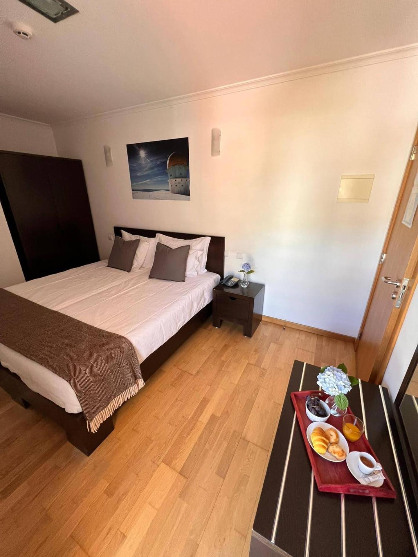 Double or Twin Room with Balcony - Photo 4