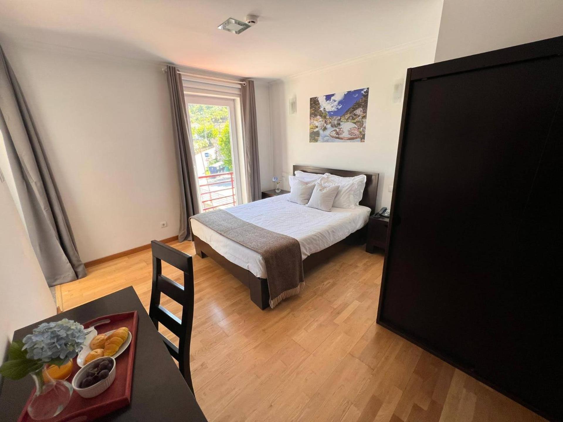 Double or Twin Room with Balcony - Photo 6
