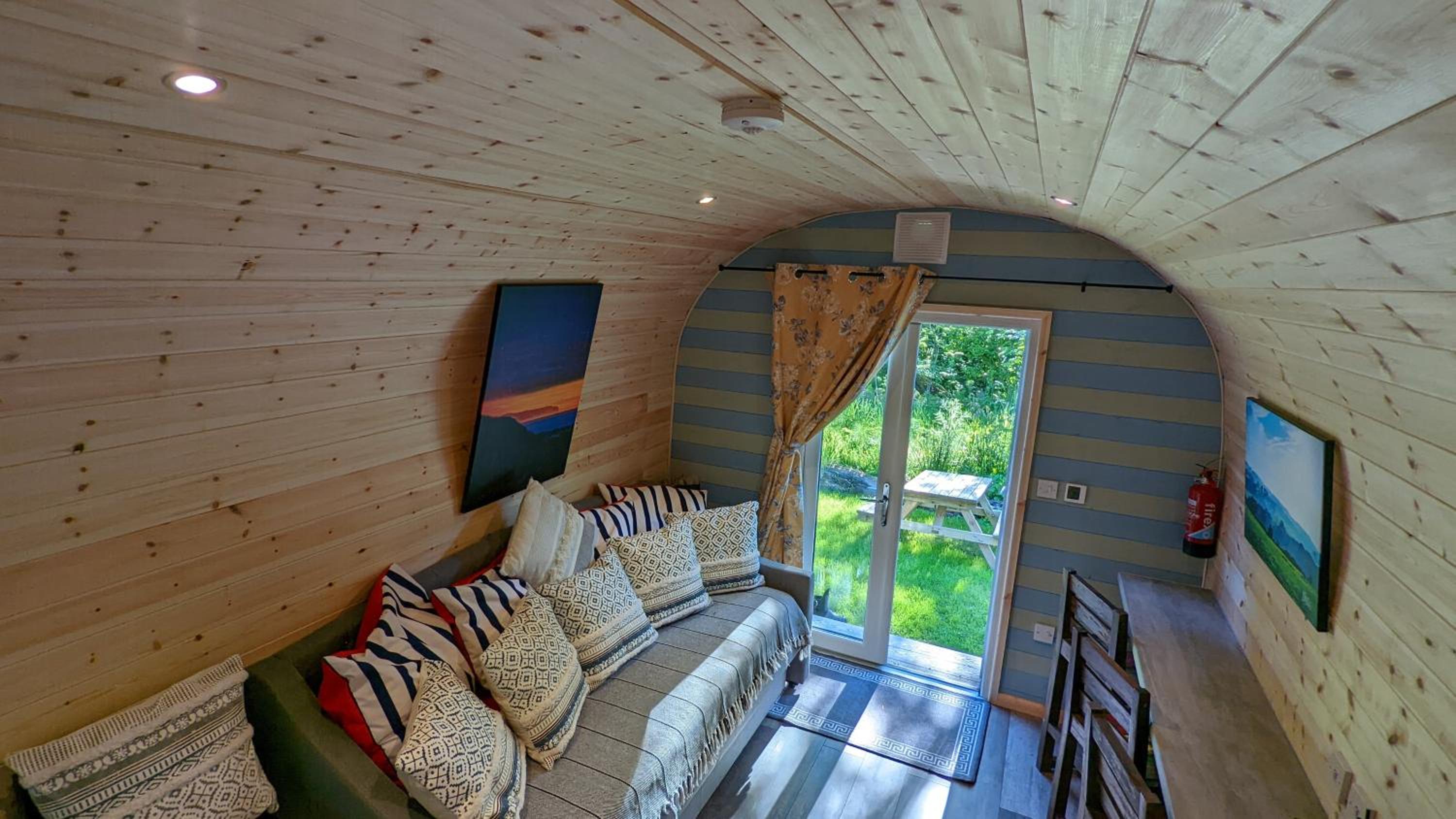 Deluxe Double Room with Shower photo 2