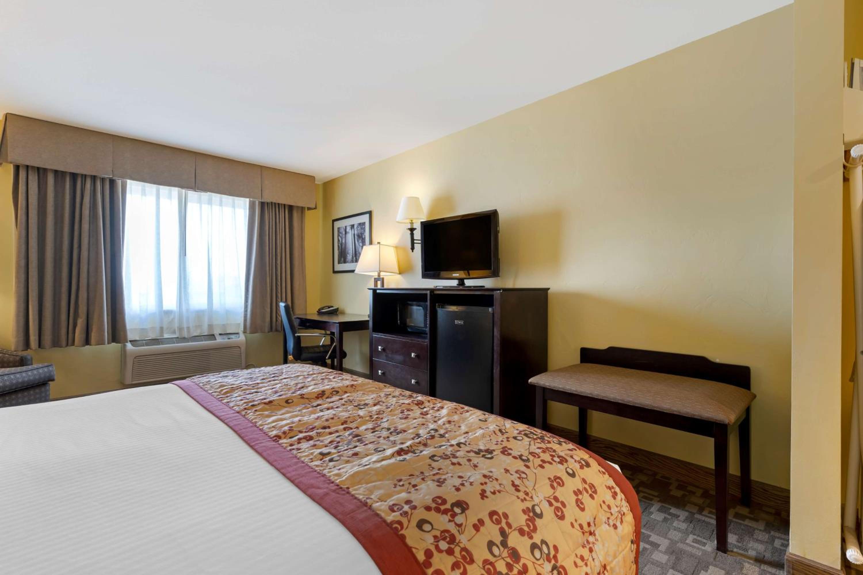 King Room - Non-Smoking photo 2