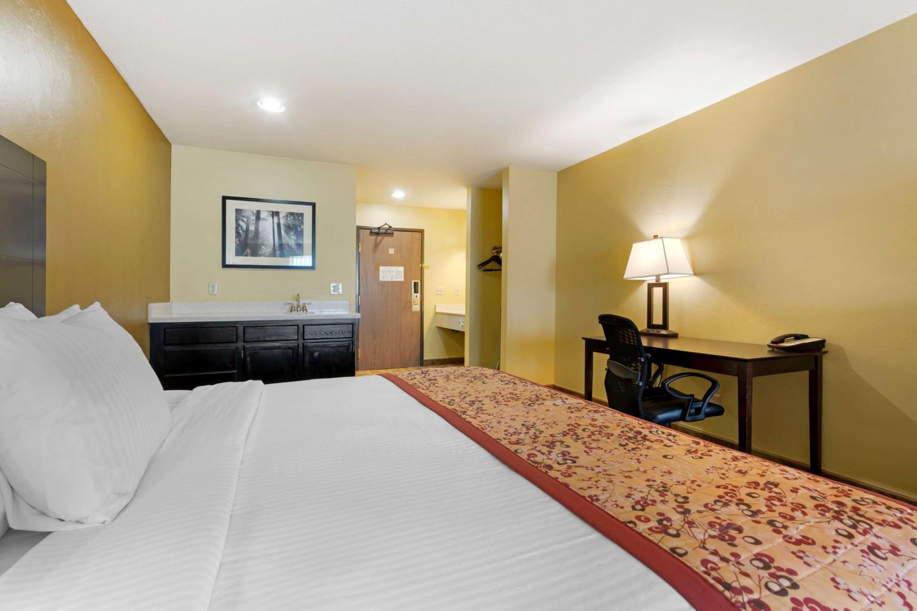 King Room with One King Bed and One Queen Bed - Non-Smoking photo 1