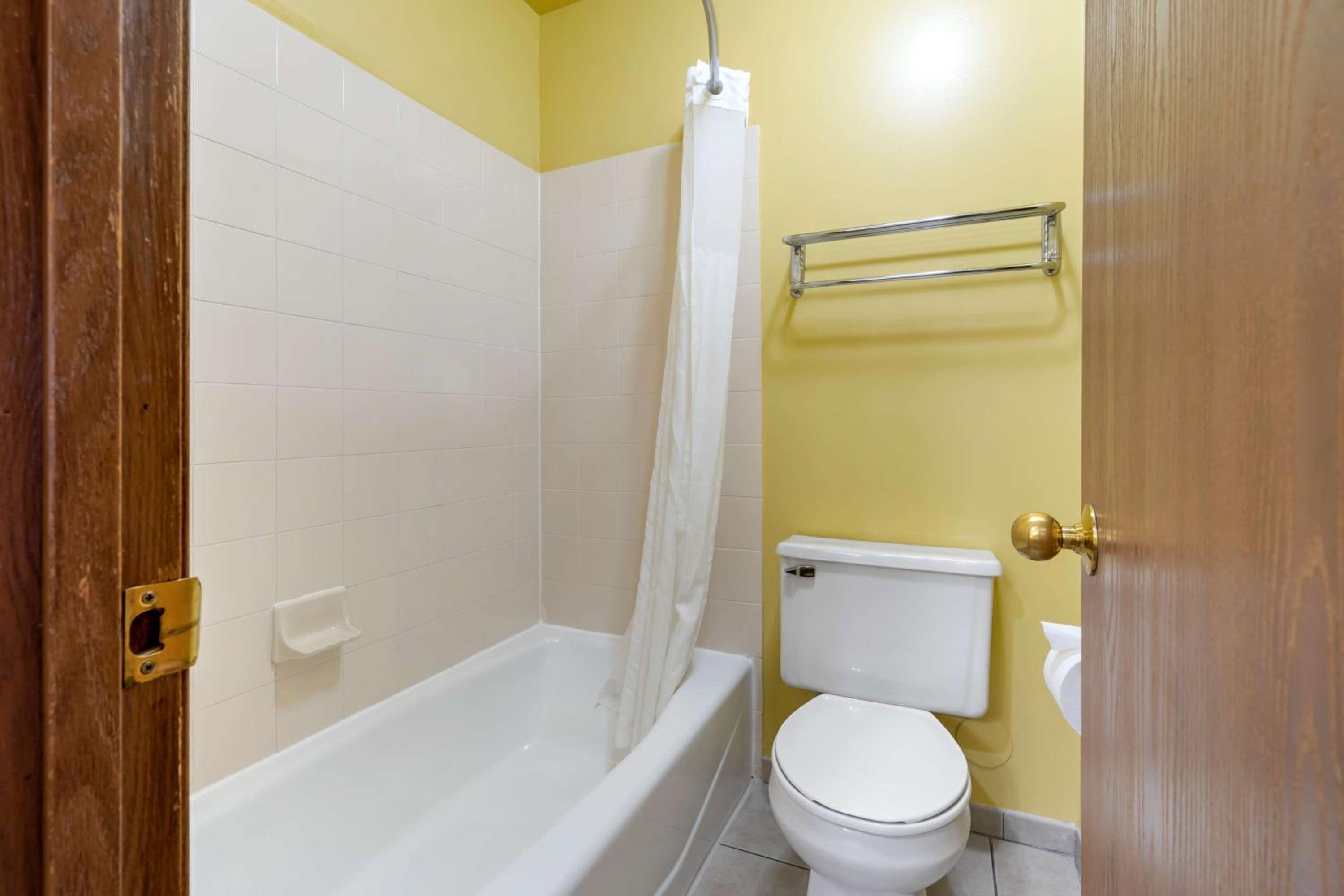 King Room - Disability Access photo 3
