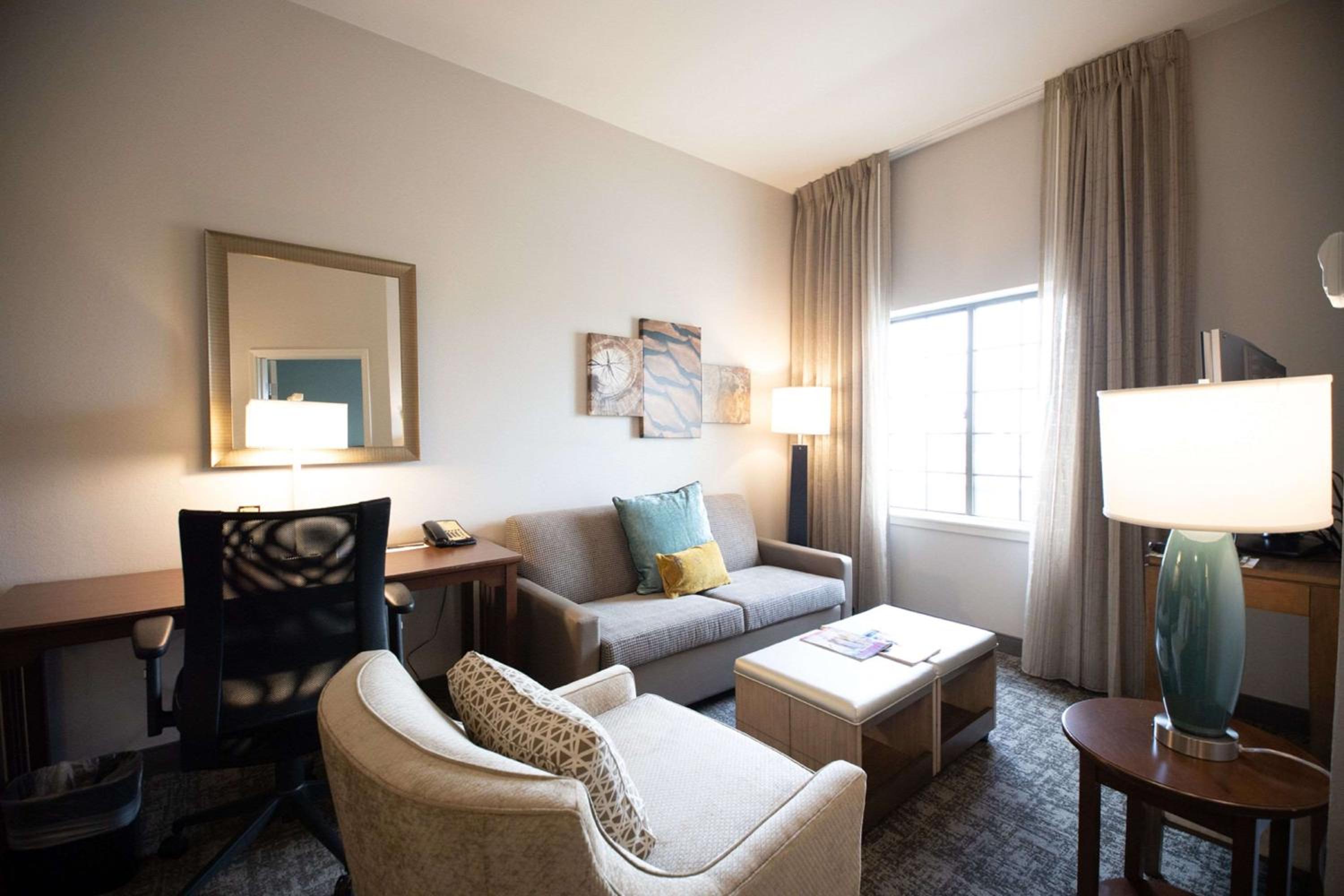 One-Bedroom King Suite - Photo 4