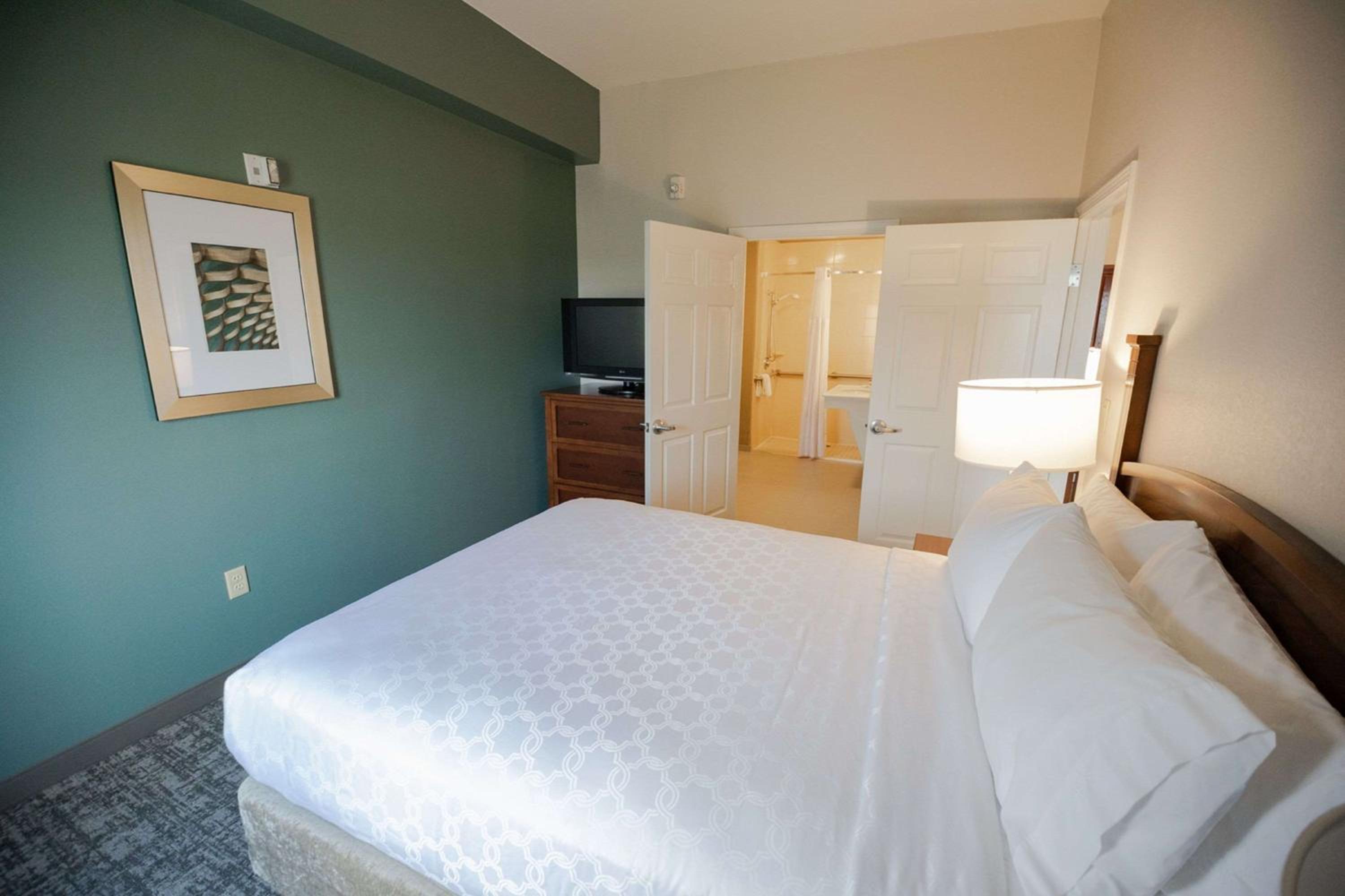 Two-Bedroom King Suite with Two Double Beds - Photo 1