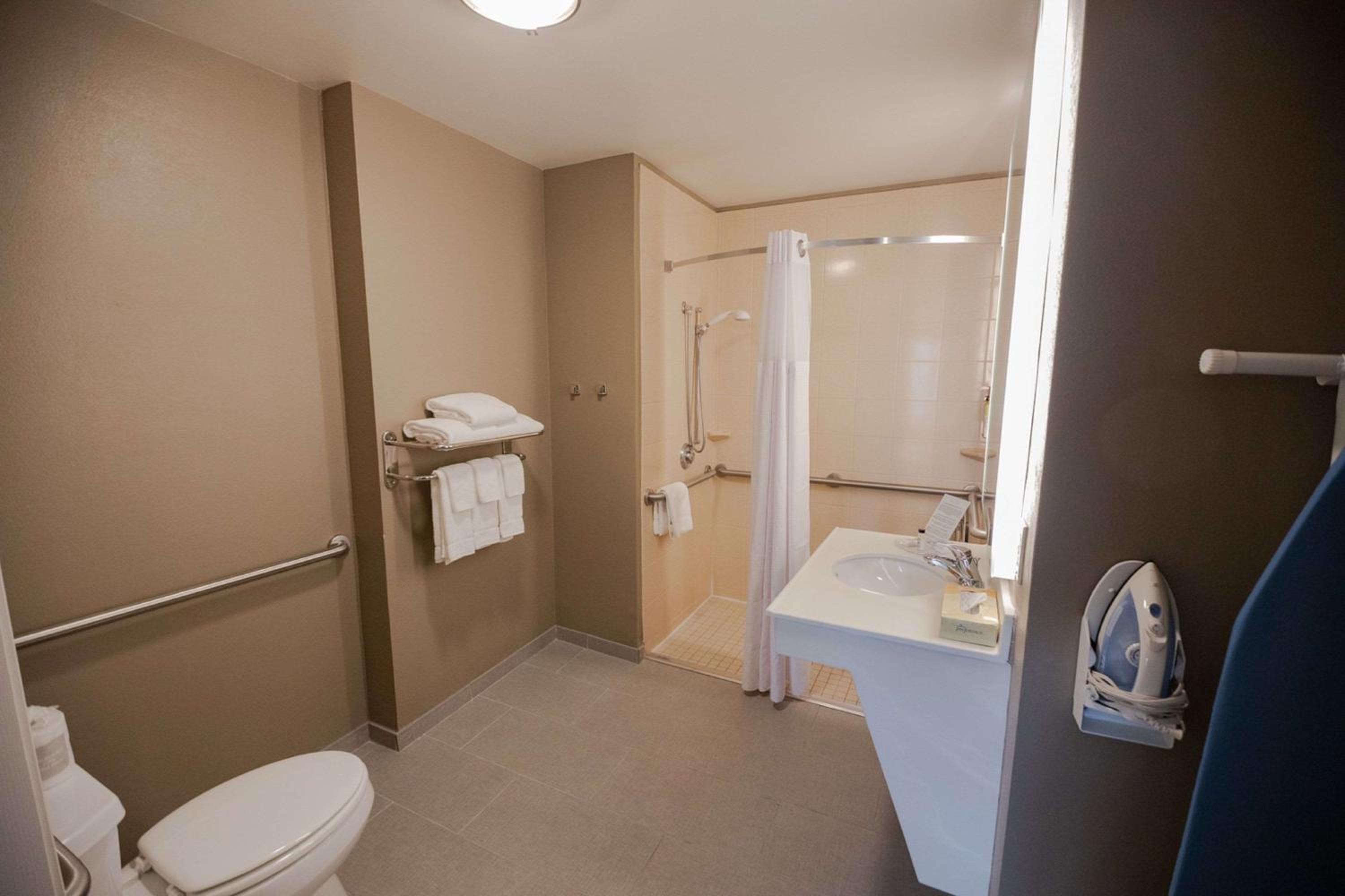 Two-Bedroom King Suite with Two Double Beds - Photo 7