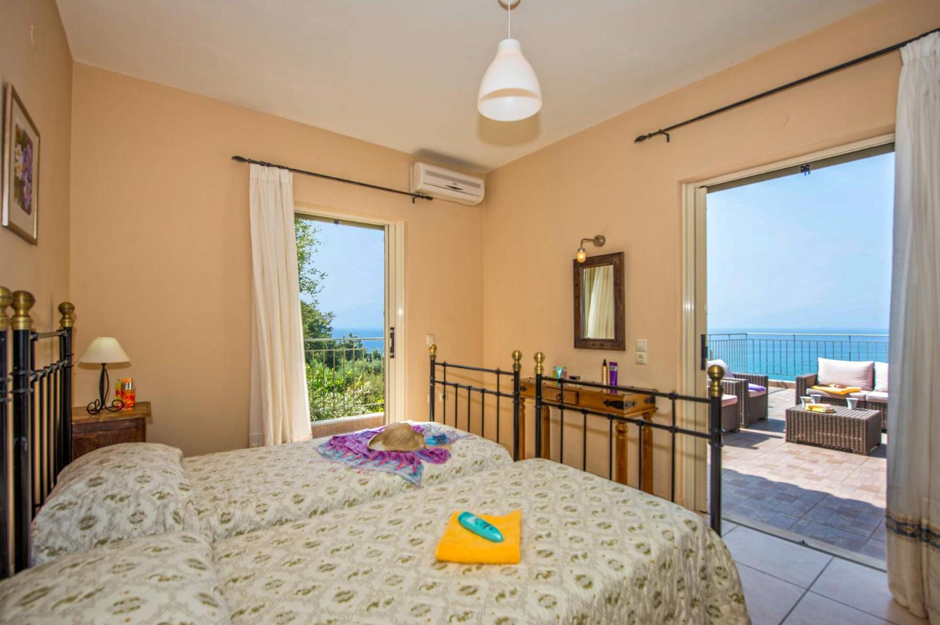 Villa photo 2