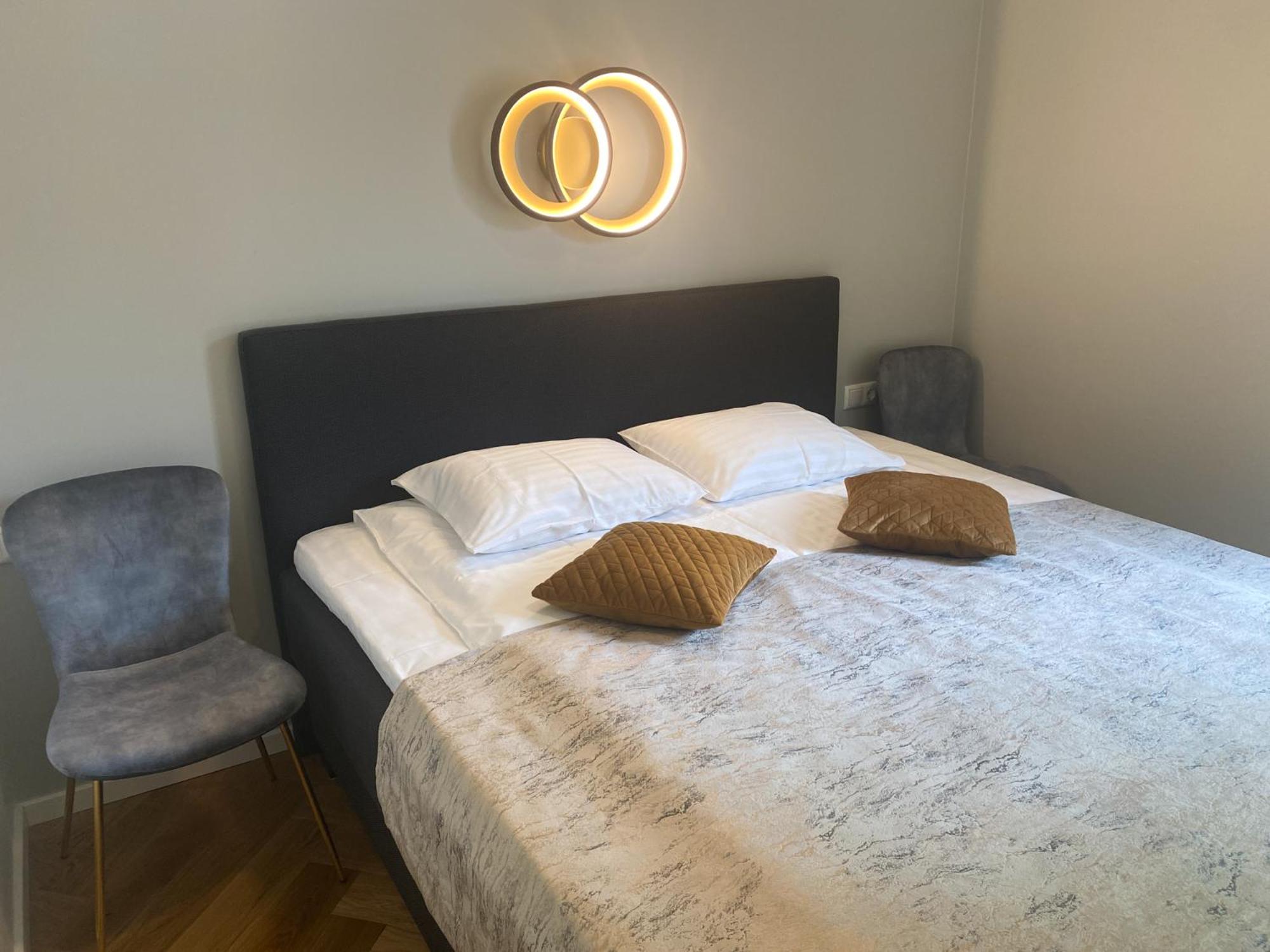 One-Bedroom Apartment - Photo 1