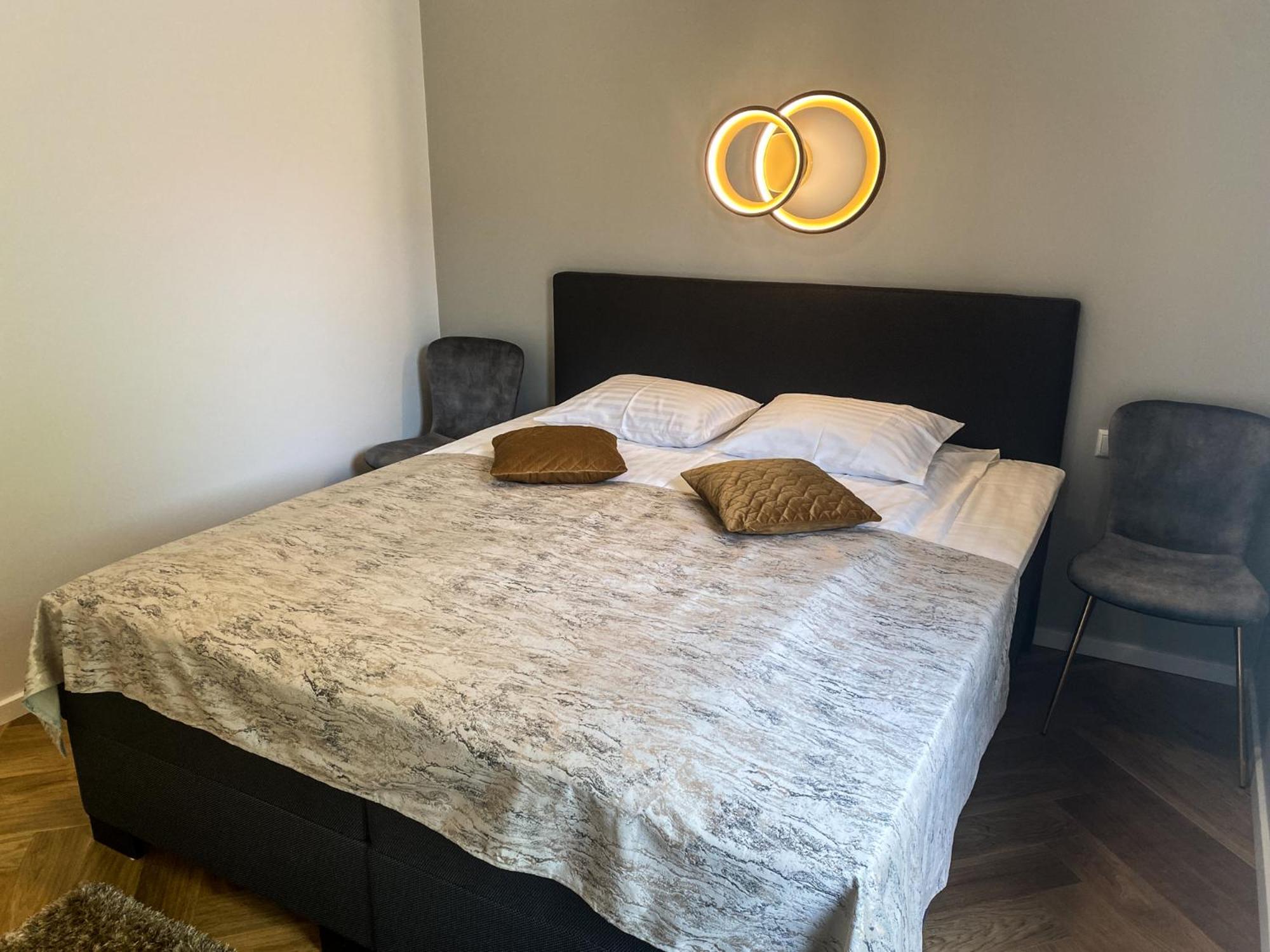 One-Bedroom Apartment - Photo 7