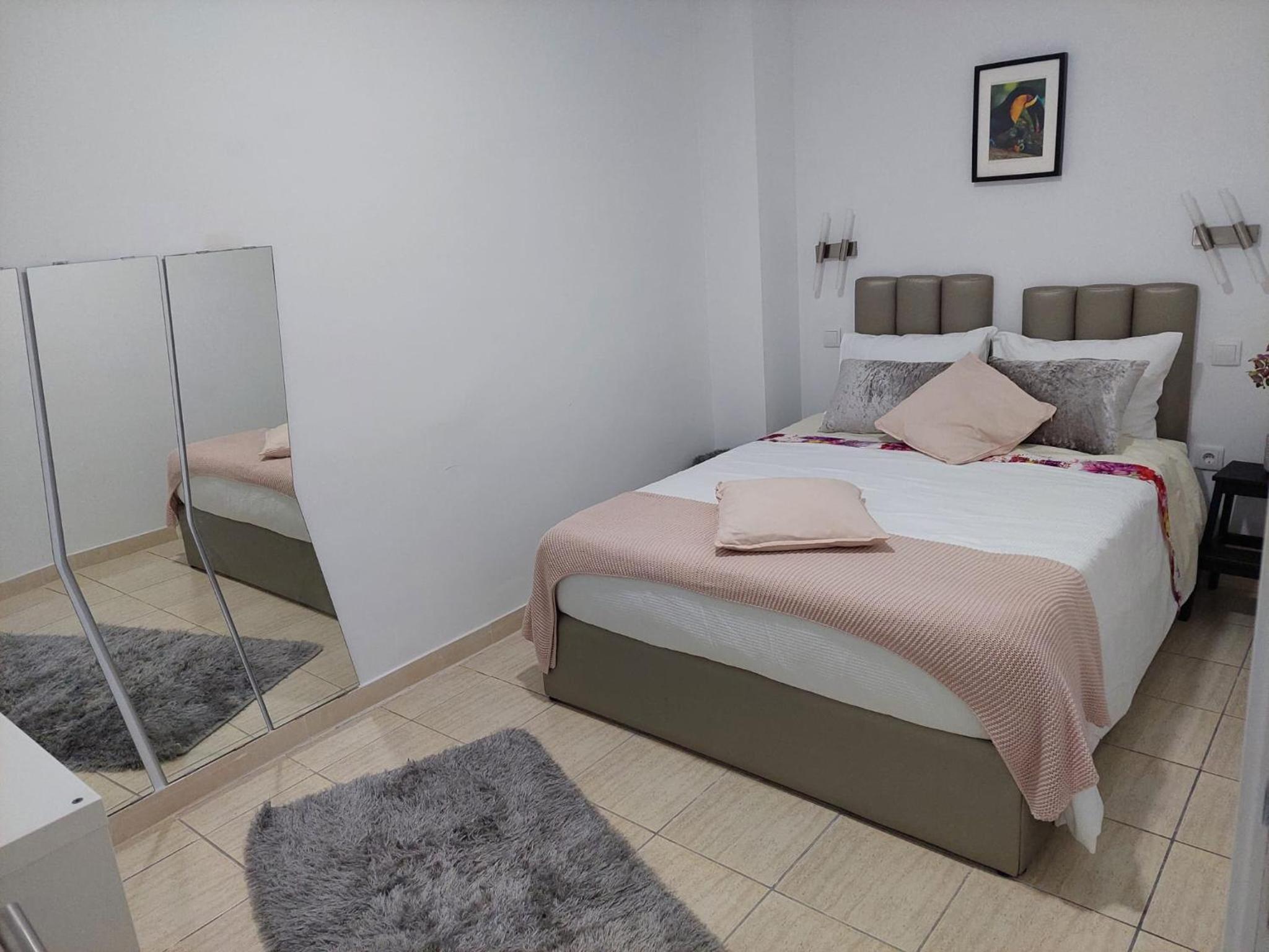 One-Bedroom Apartment - Photo 12