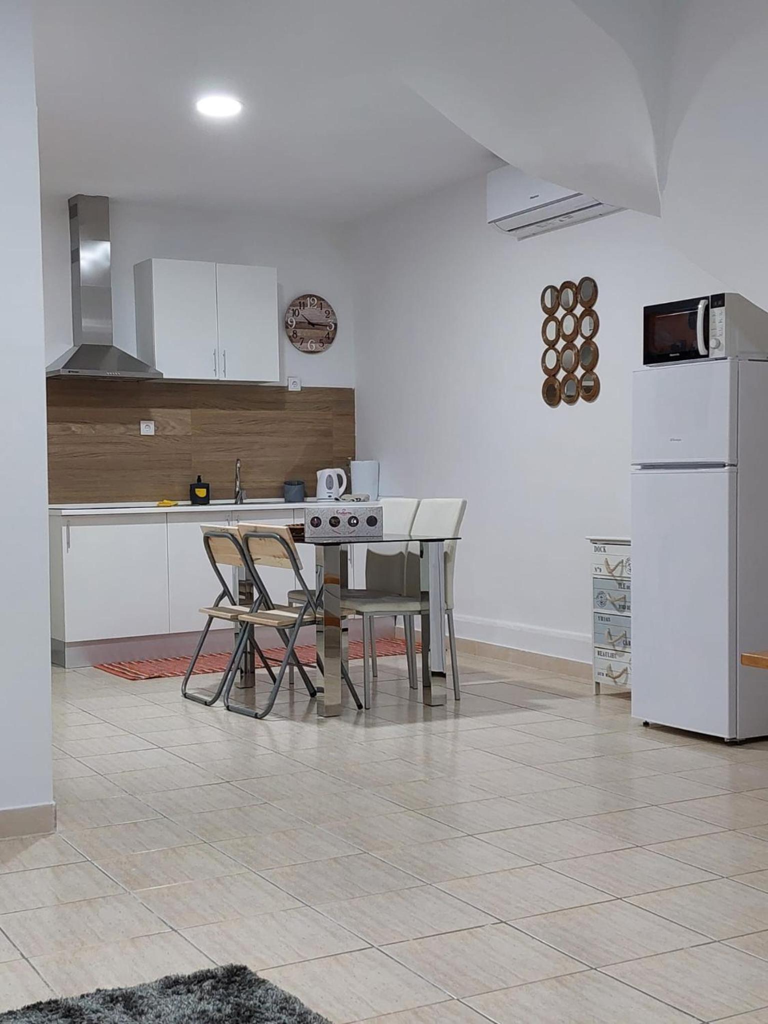 One-Bedroom Apartment - Photo 8
