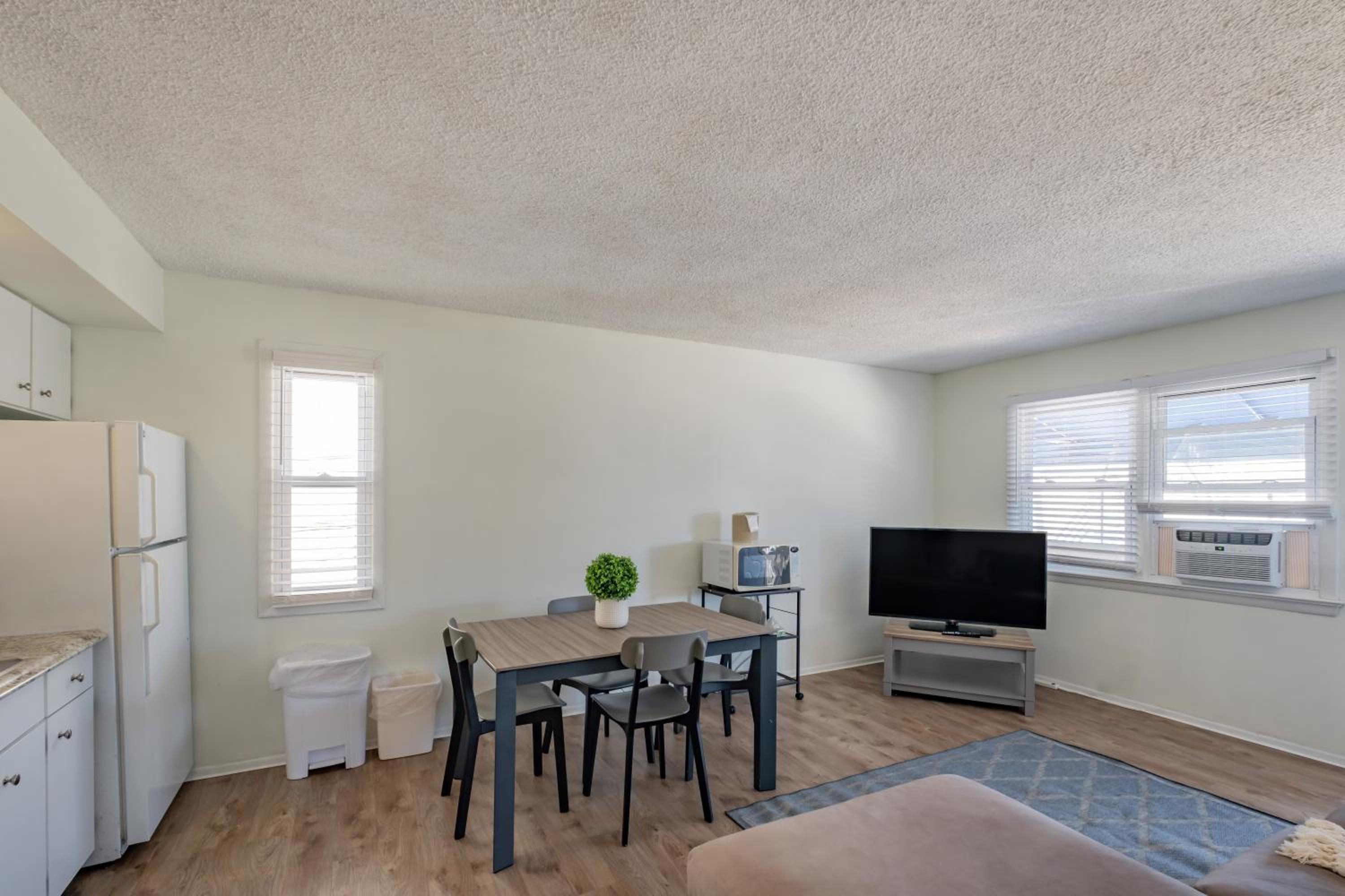 2 Bedroom Apartment - Unit 400 photo 1
