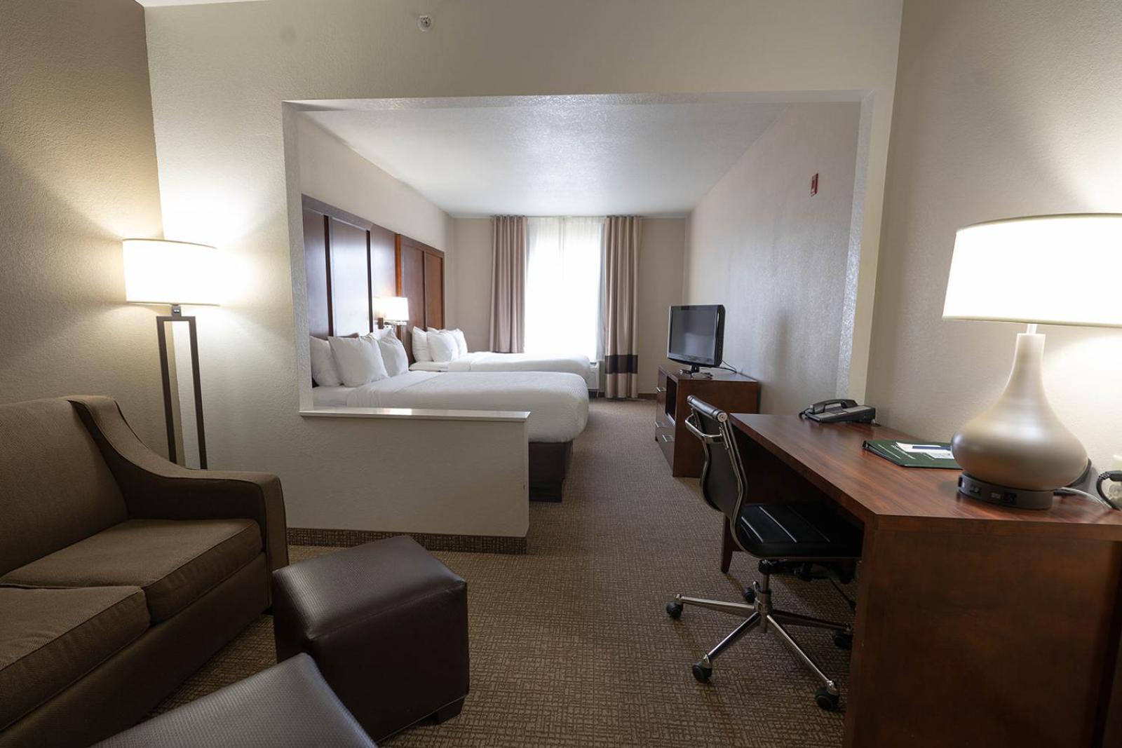 Queen Suite with Two Queen Beds - Non-Smoking