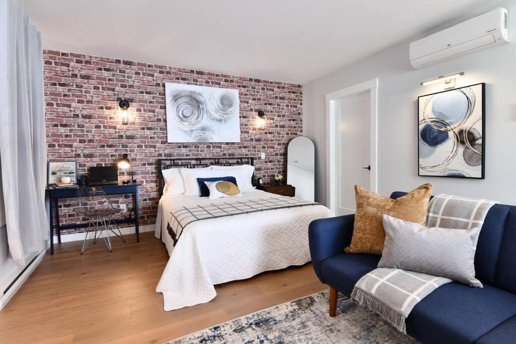 One-Bedroom Apartment - Photo 1
