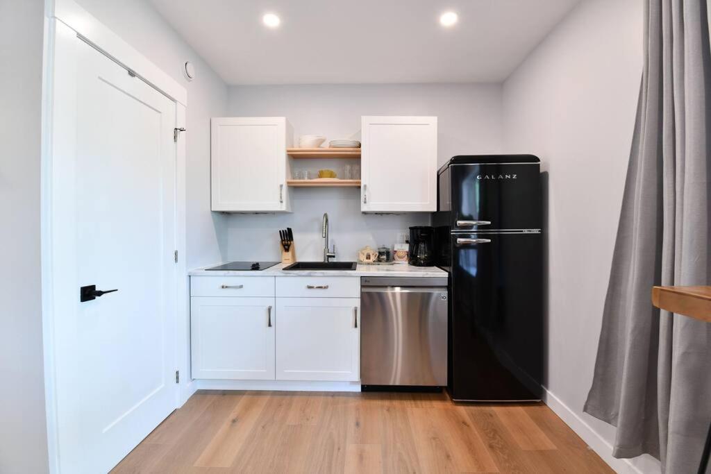 One-Bedroom Apartment - Photo 2