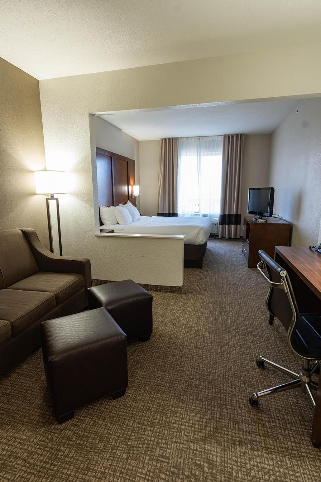 King Suite - Accessible/Non-Smoking