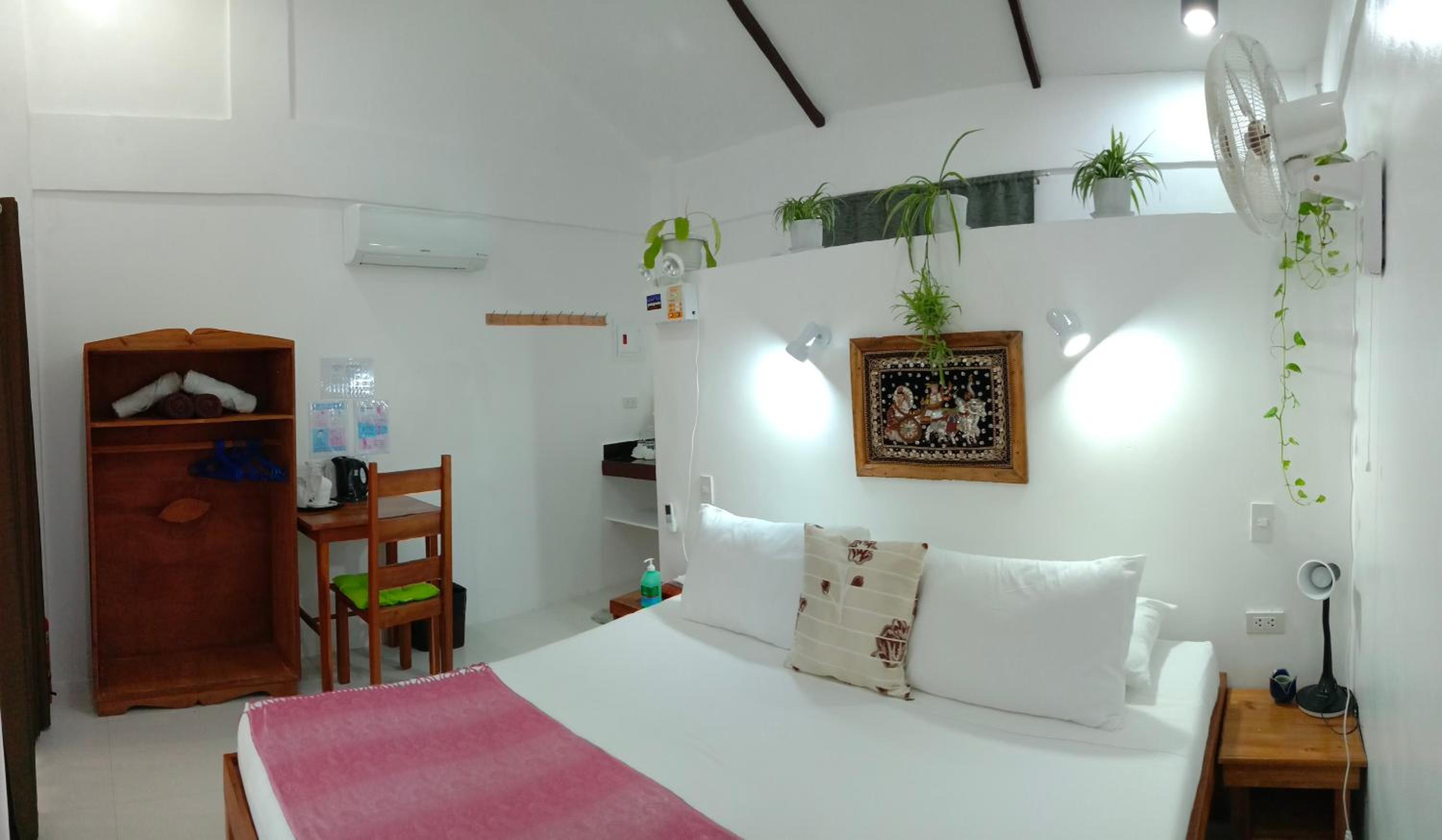 Double Room with Balcony - Photo 7