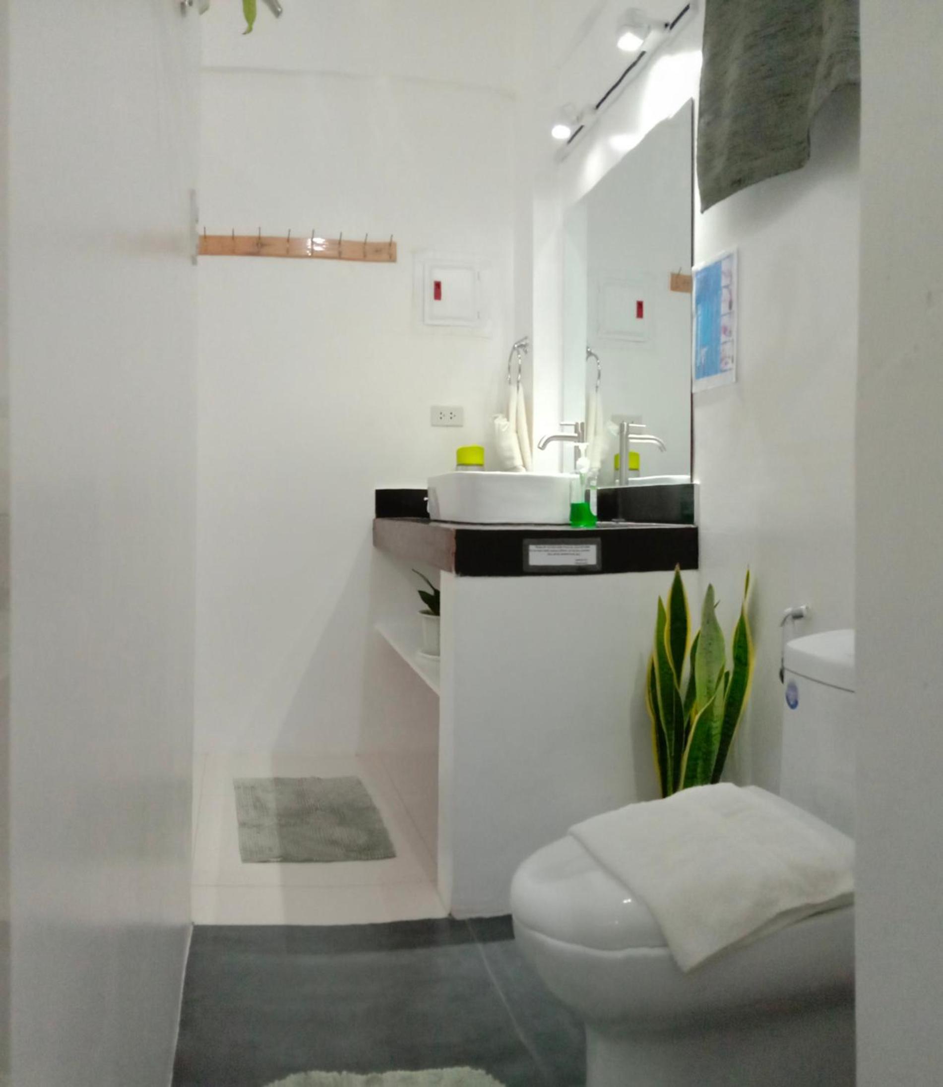 Double Room with Balcony - Photo 9