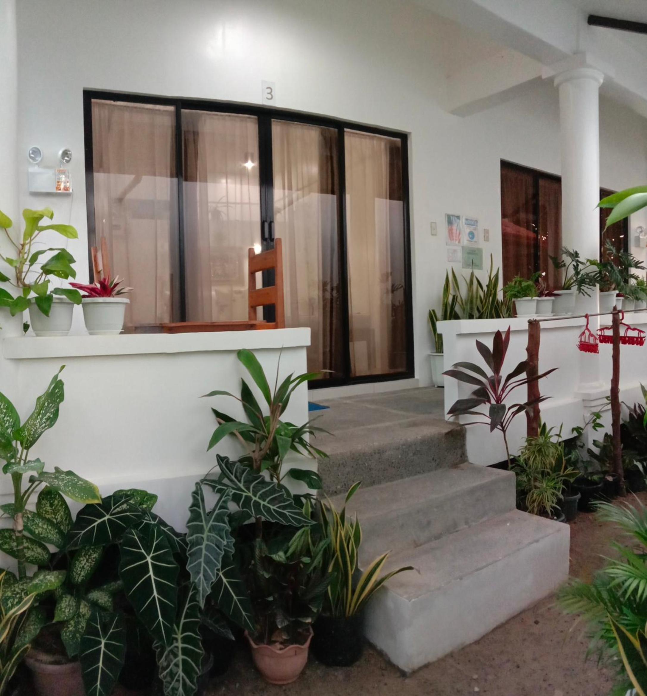 Double Room with Balcony - Photo 3