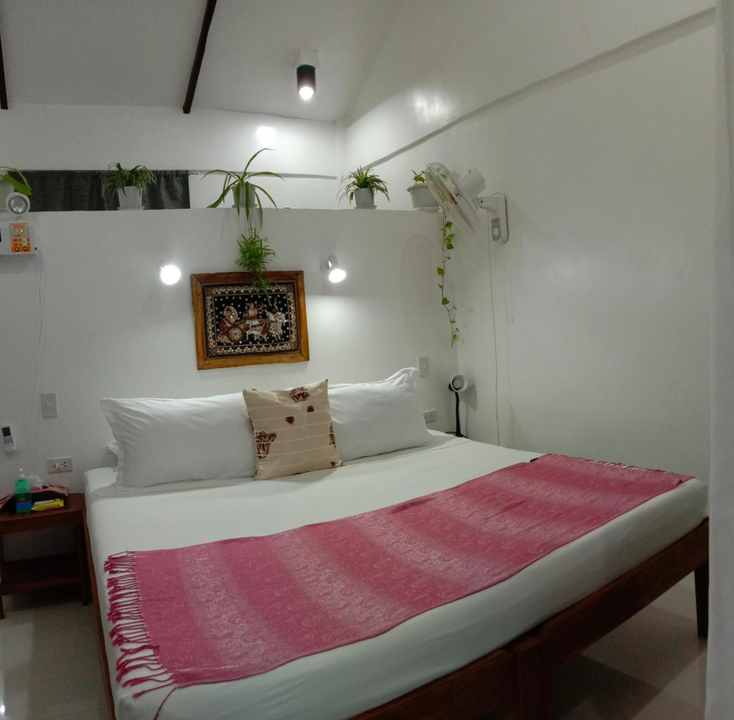 Double Room with Balcony - Photo 5