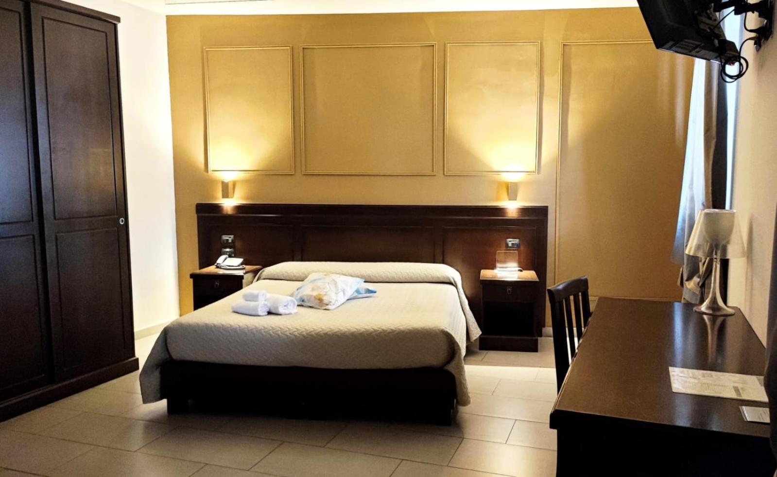 Double Room with Balcony - Photo 1