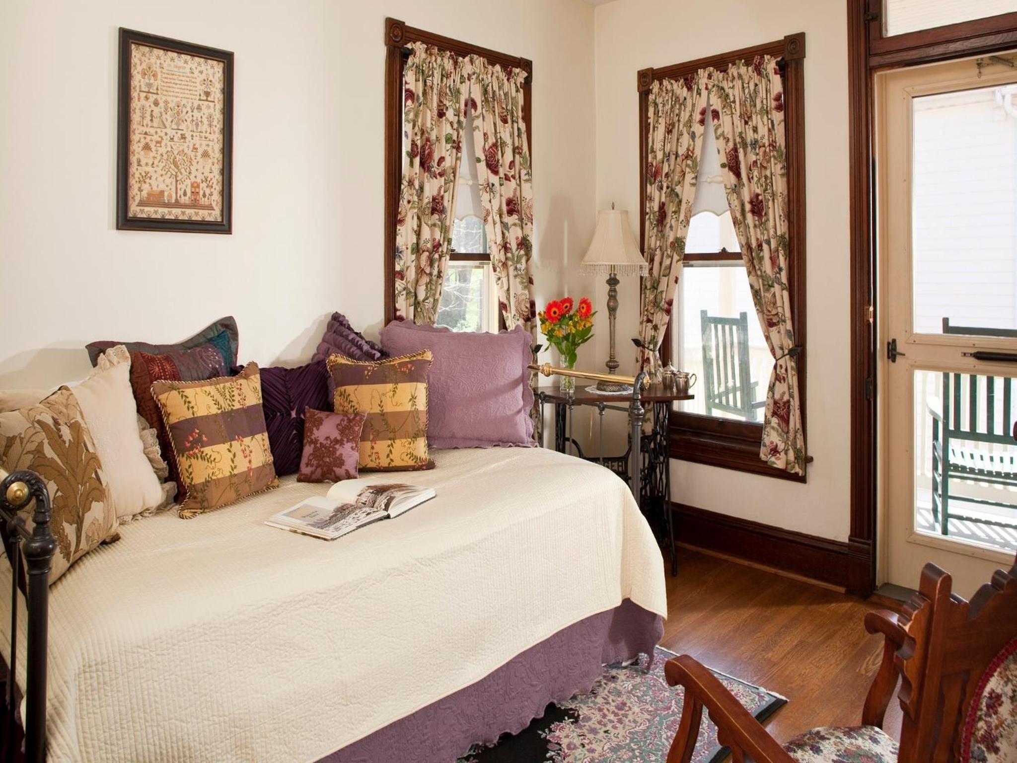 Queen Suite photo 1