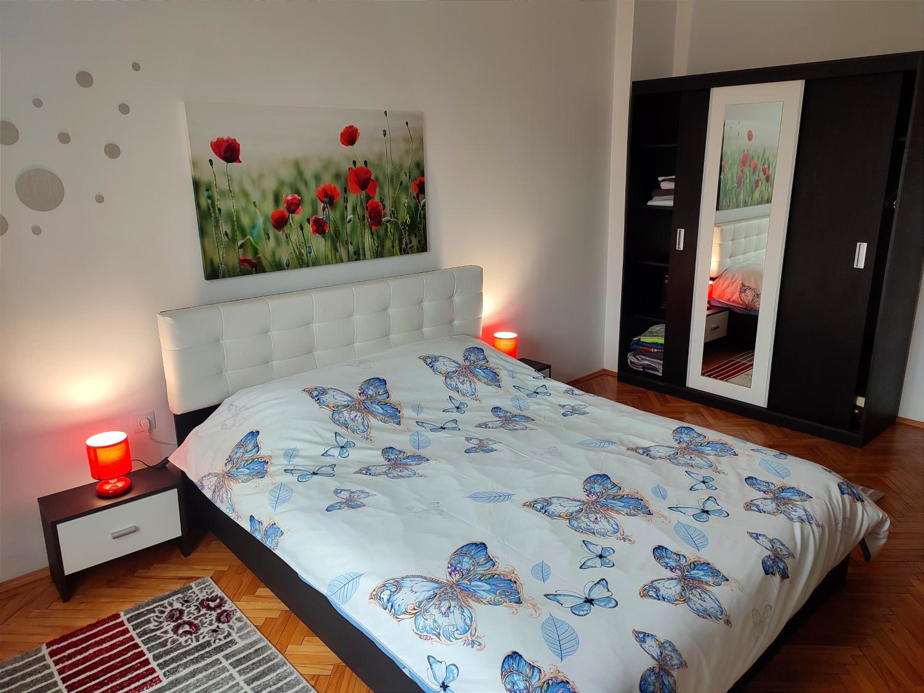 One-Bedroom Apartment photo 1