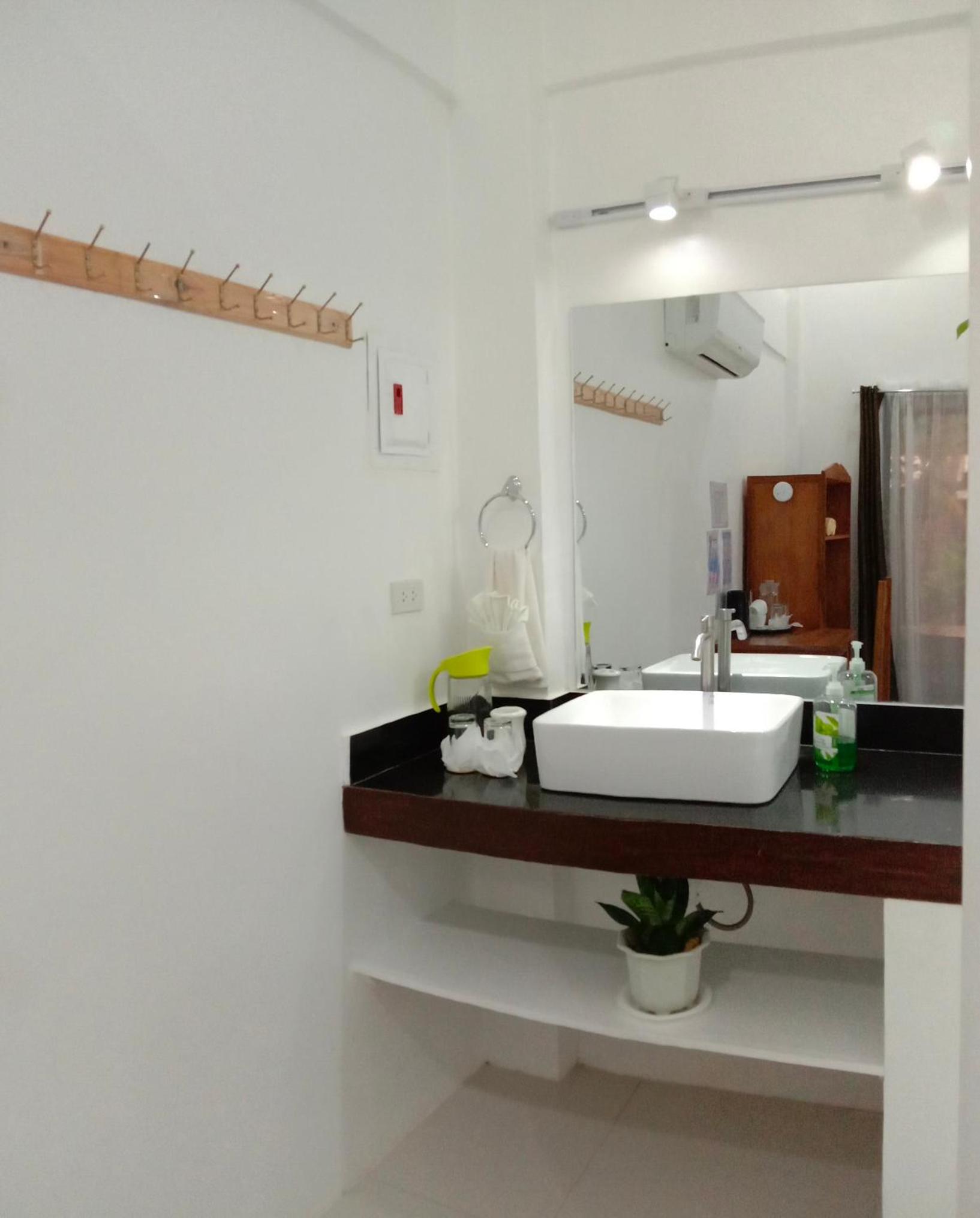 Double Room with Balcony - Photo 4