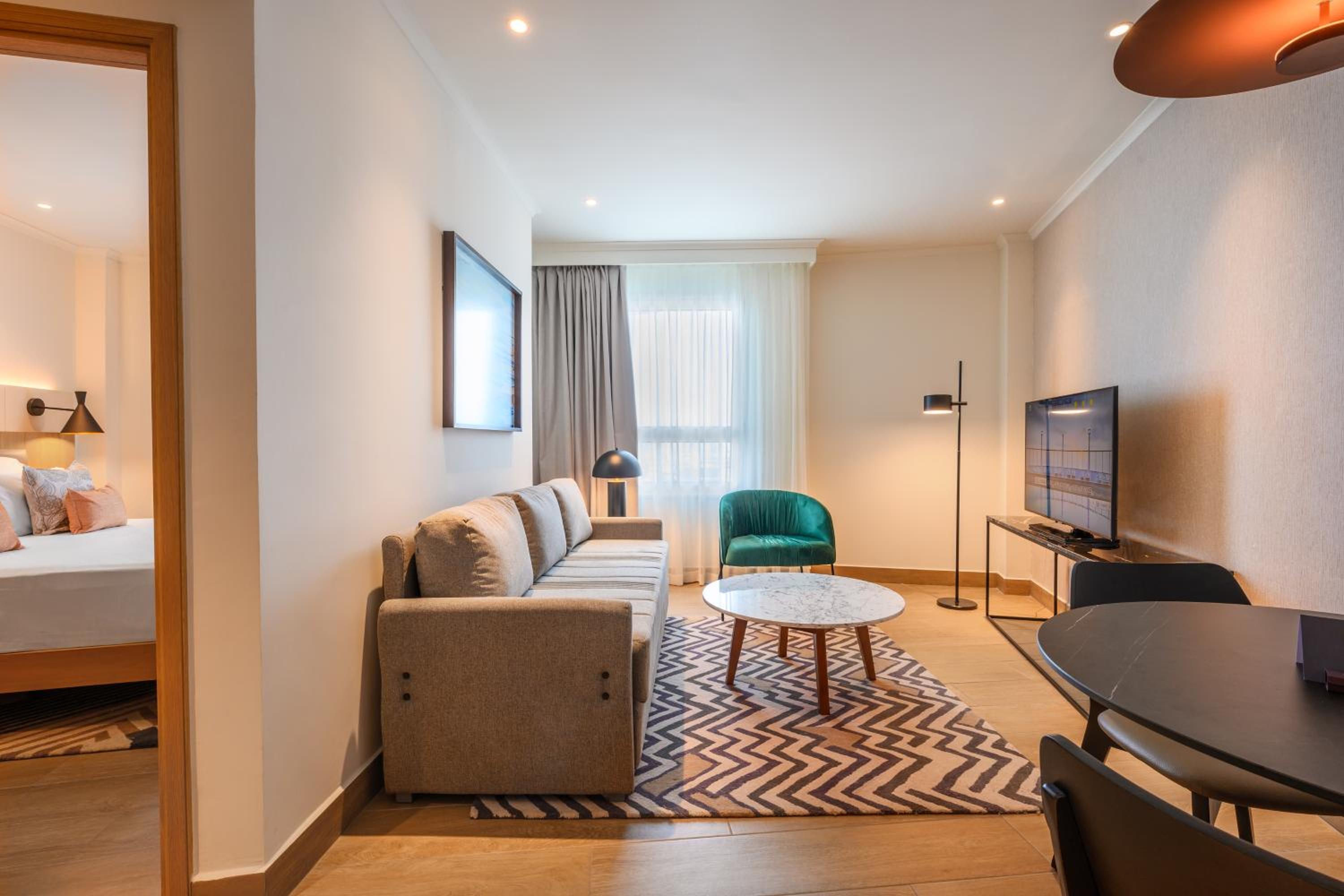 Junior Suite with City View photo 3