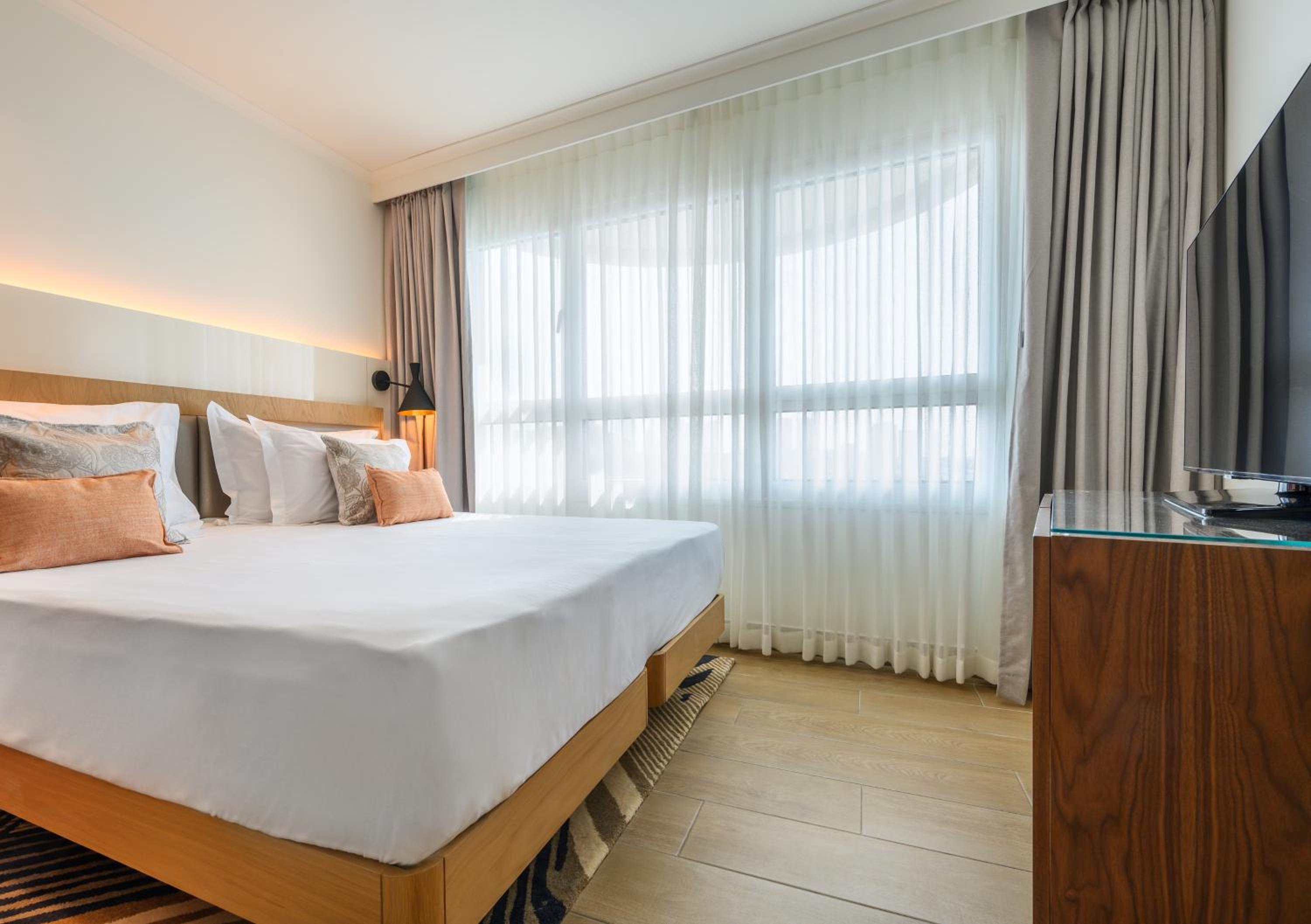 Tower Suite with Balcony and City View - Photo 2