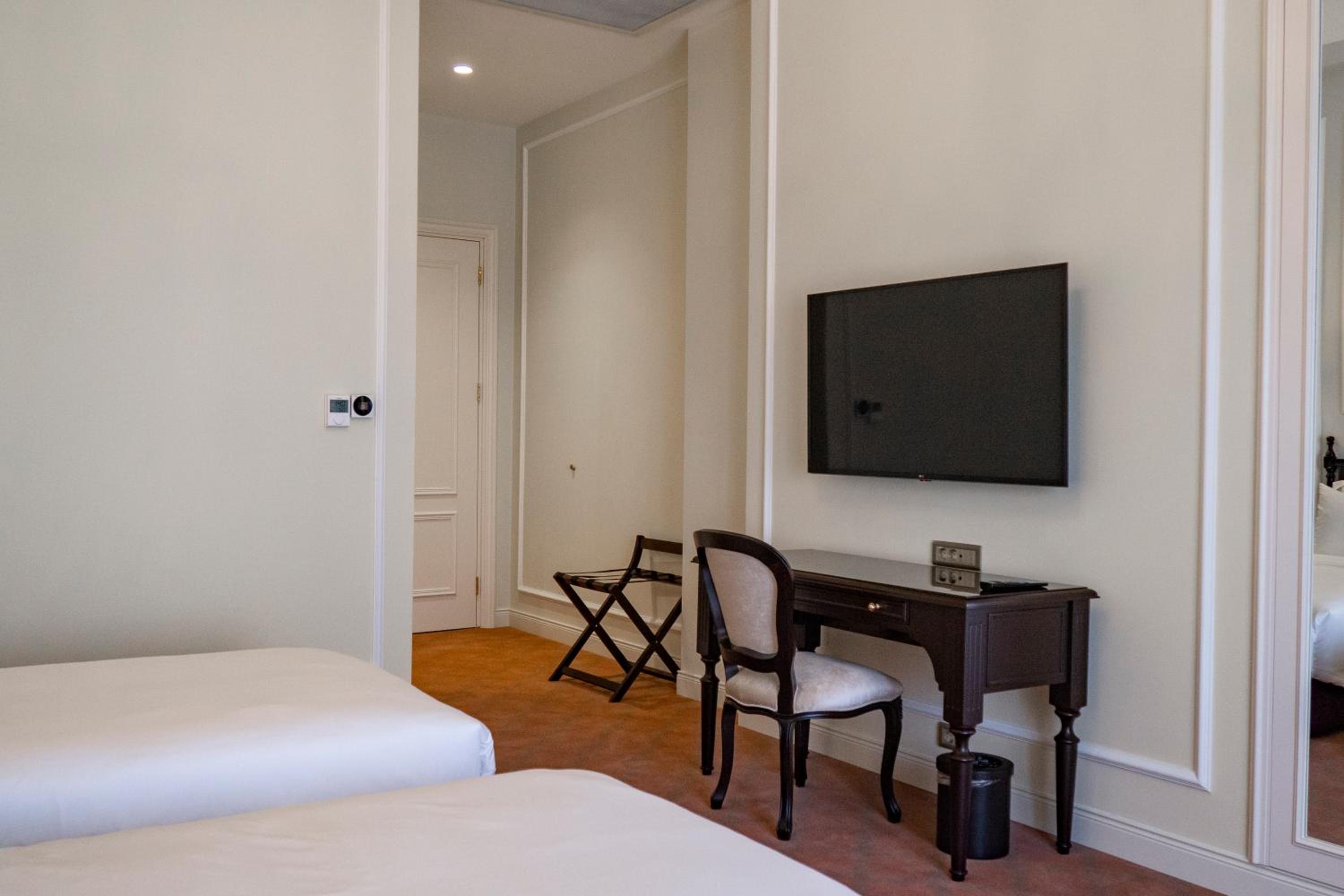 Deluxe Twin Room - Photo 2