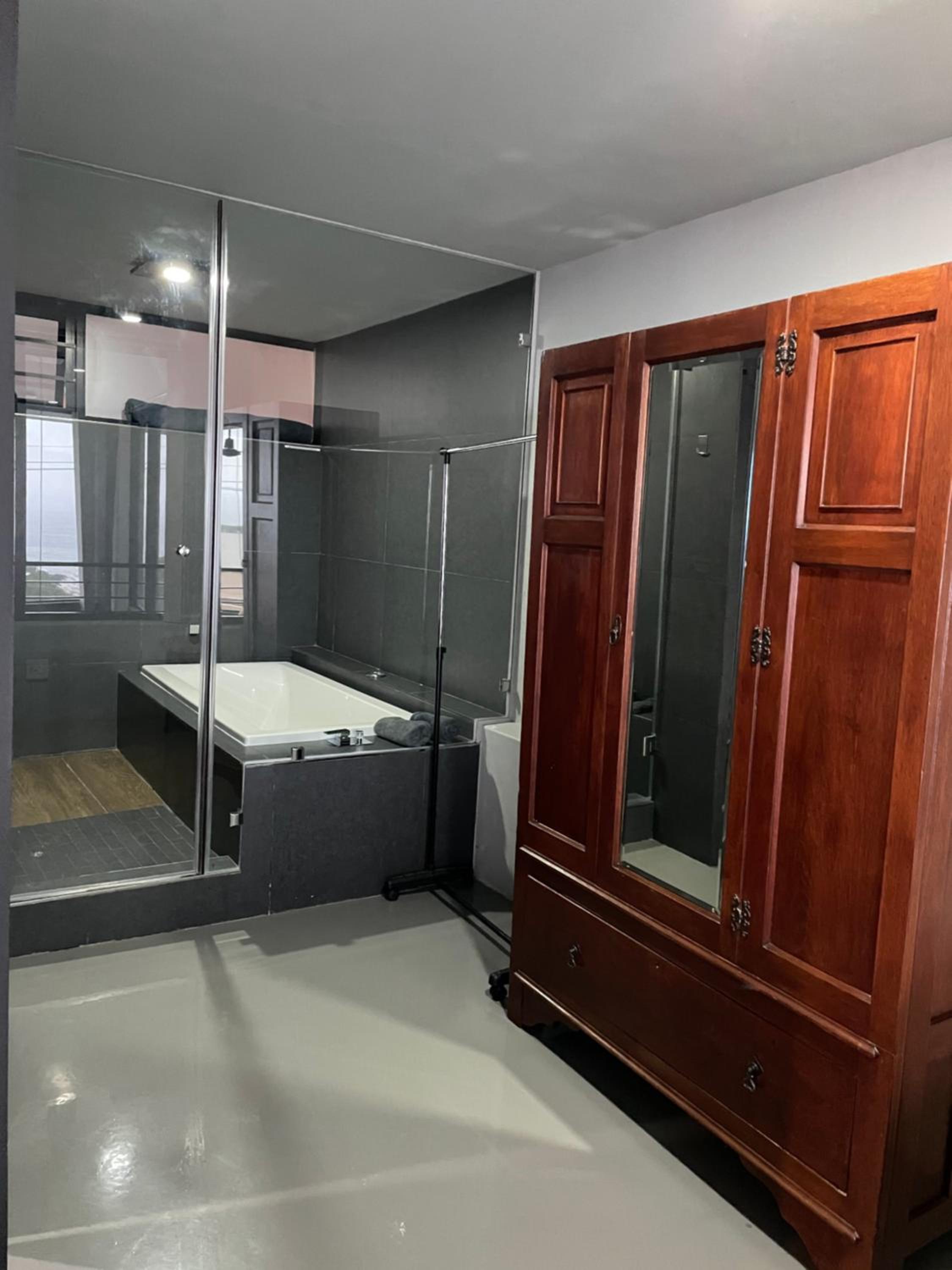 Double Room with Pool View - Internal Windows - Photo 9