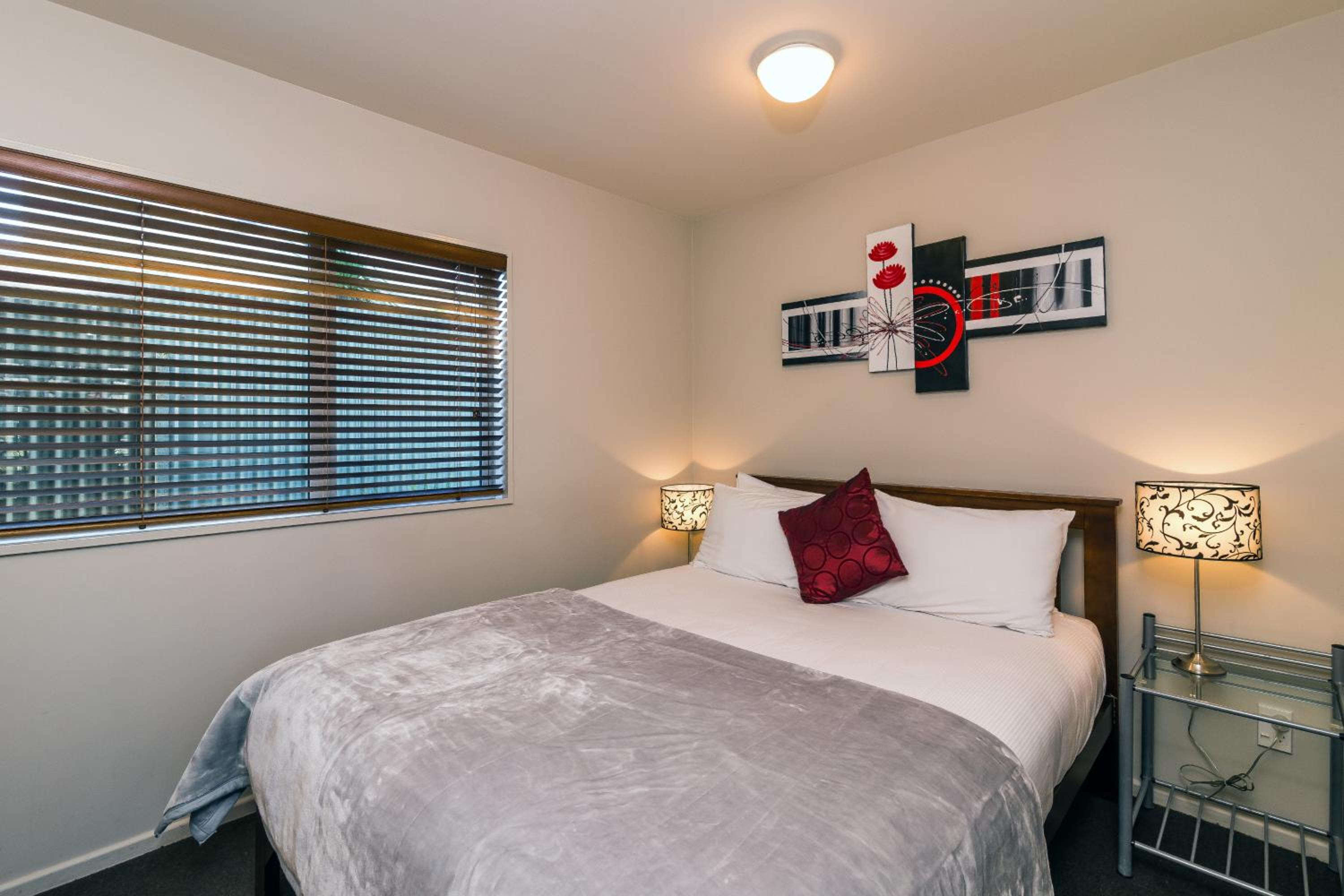 One-Bedroom Apartment - Photo 5