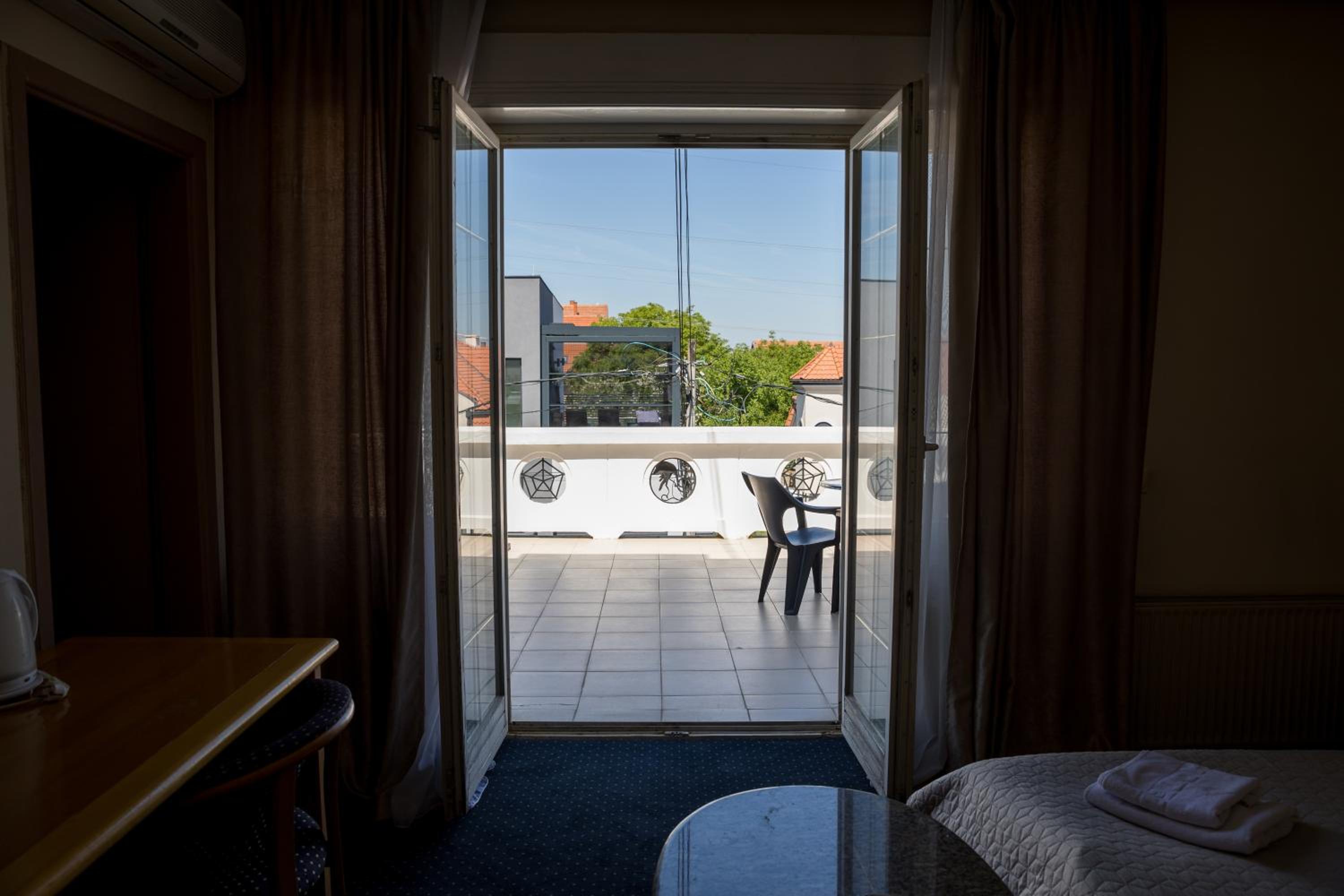 Deluxe Triple Room photo 2