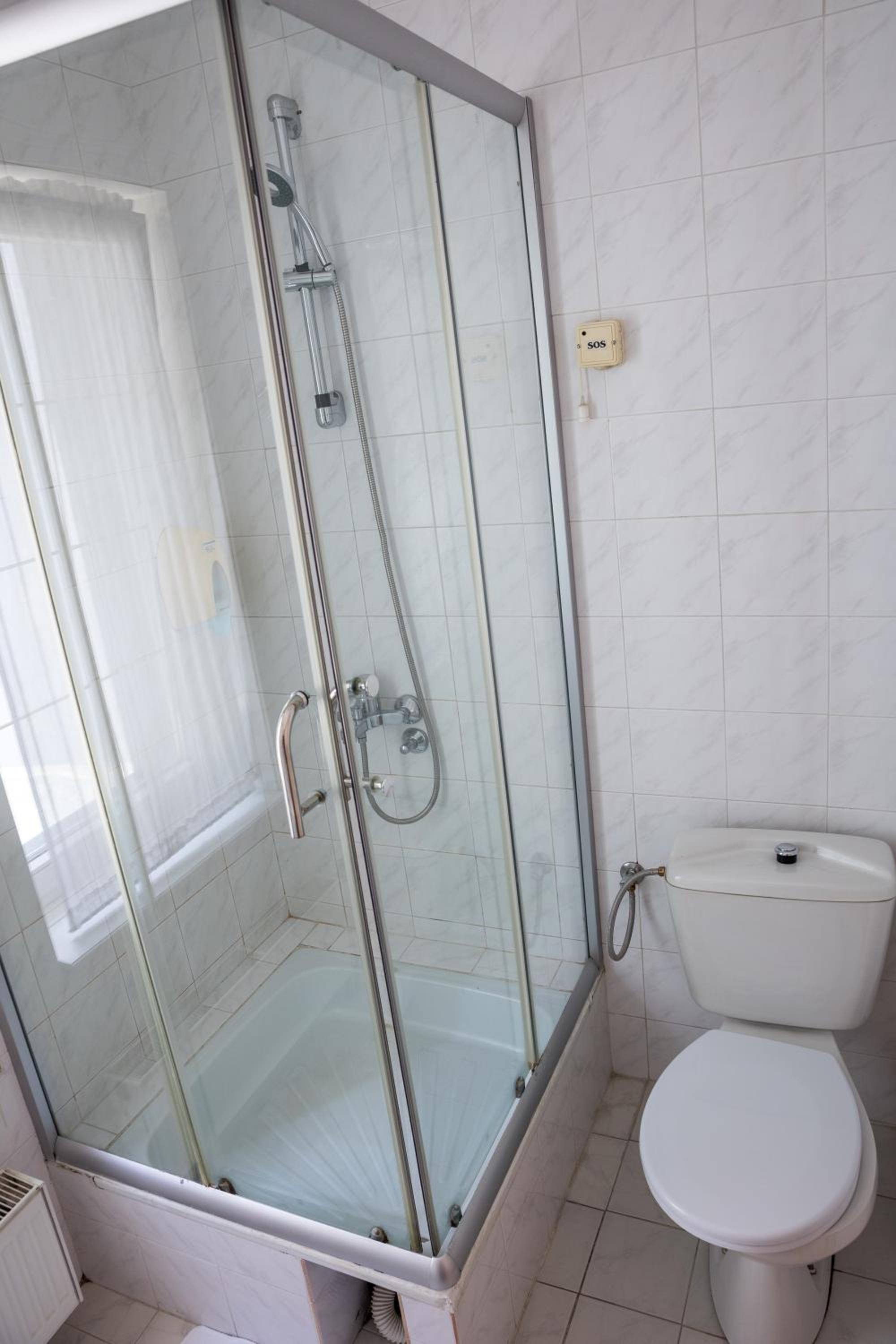 Double Room - Photo 17