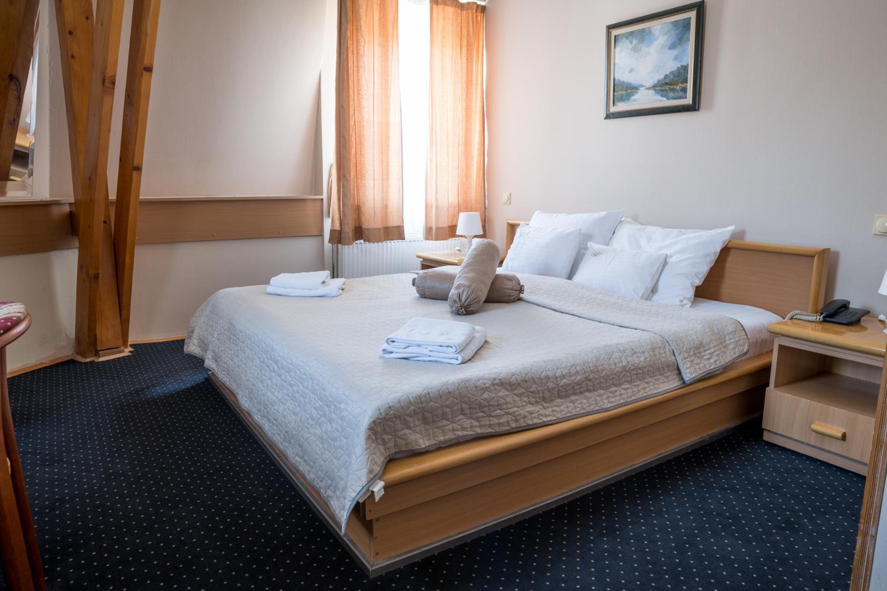Standard Double Room - Photo 1