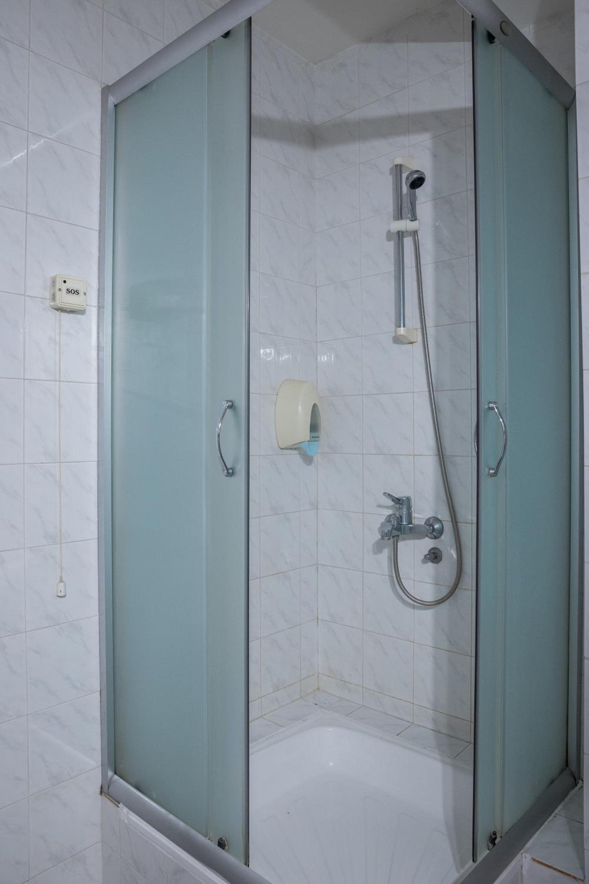 Standard Double Room - Photo 4
