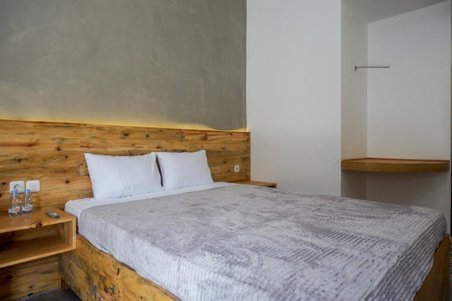 Standard Double Room - Photo 9