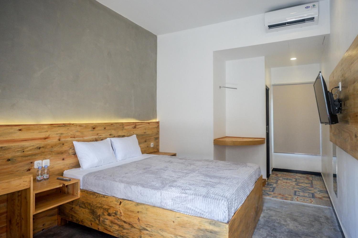 Standard Double Room - Photo 8